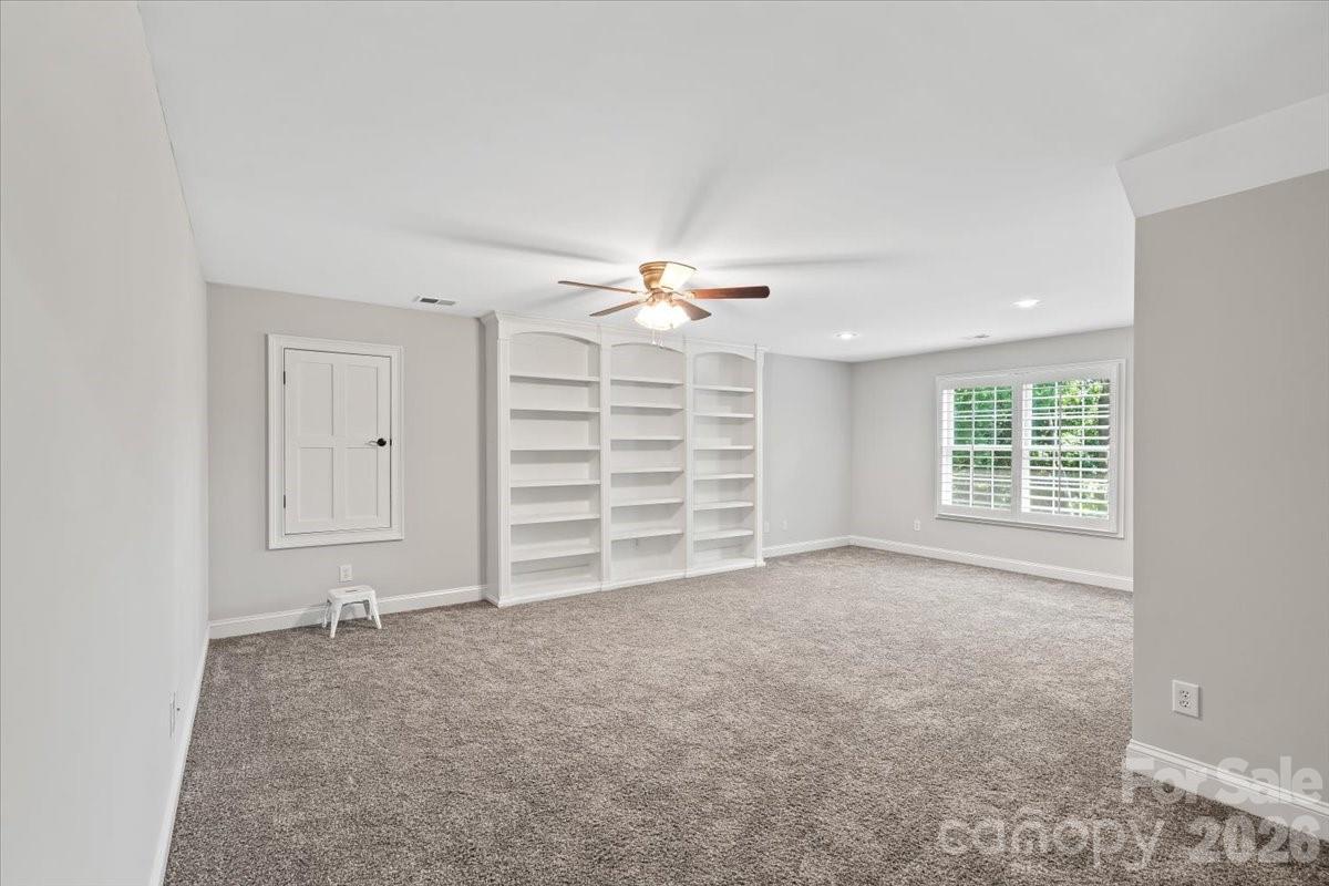 7832 Chapel Creek Drive Property Photo 34