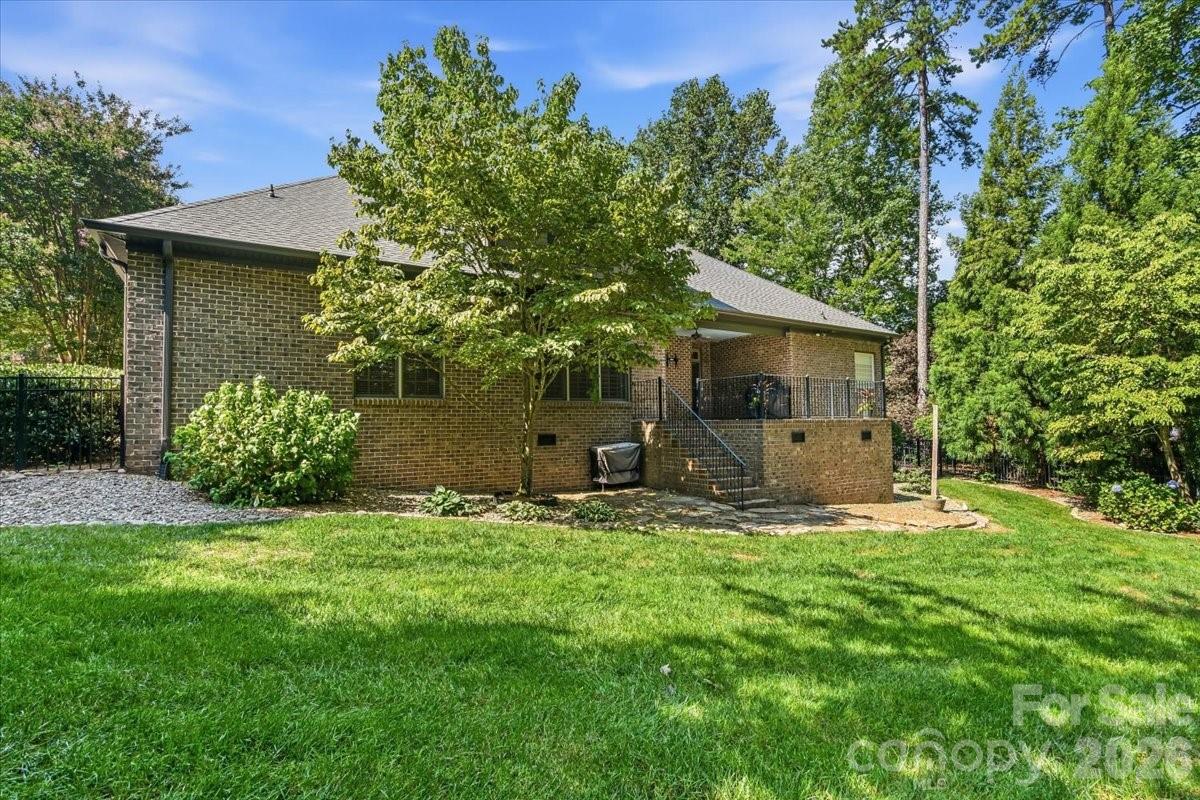 7832 Chapel Creek Drive Property Photo 41