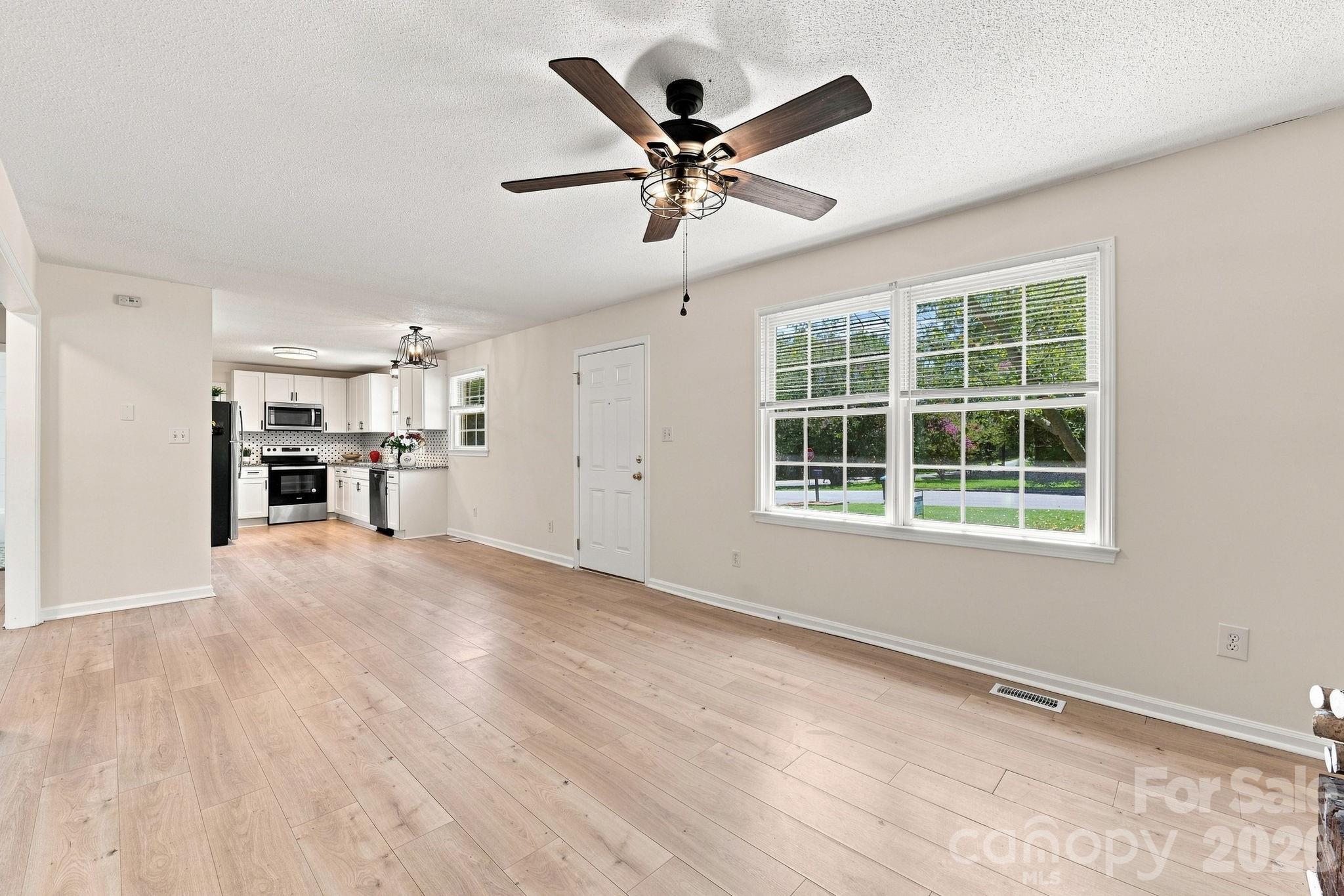 411 E Tennessee Avenue Property Photo 5