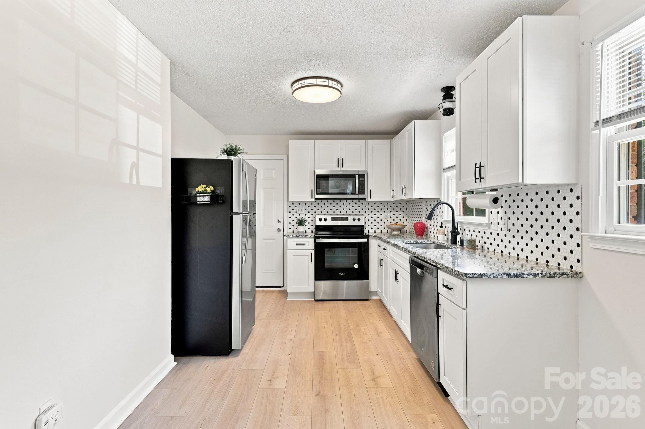 411 E Tennessee Avenue Property Photo 7