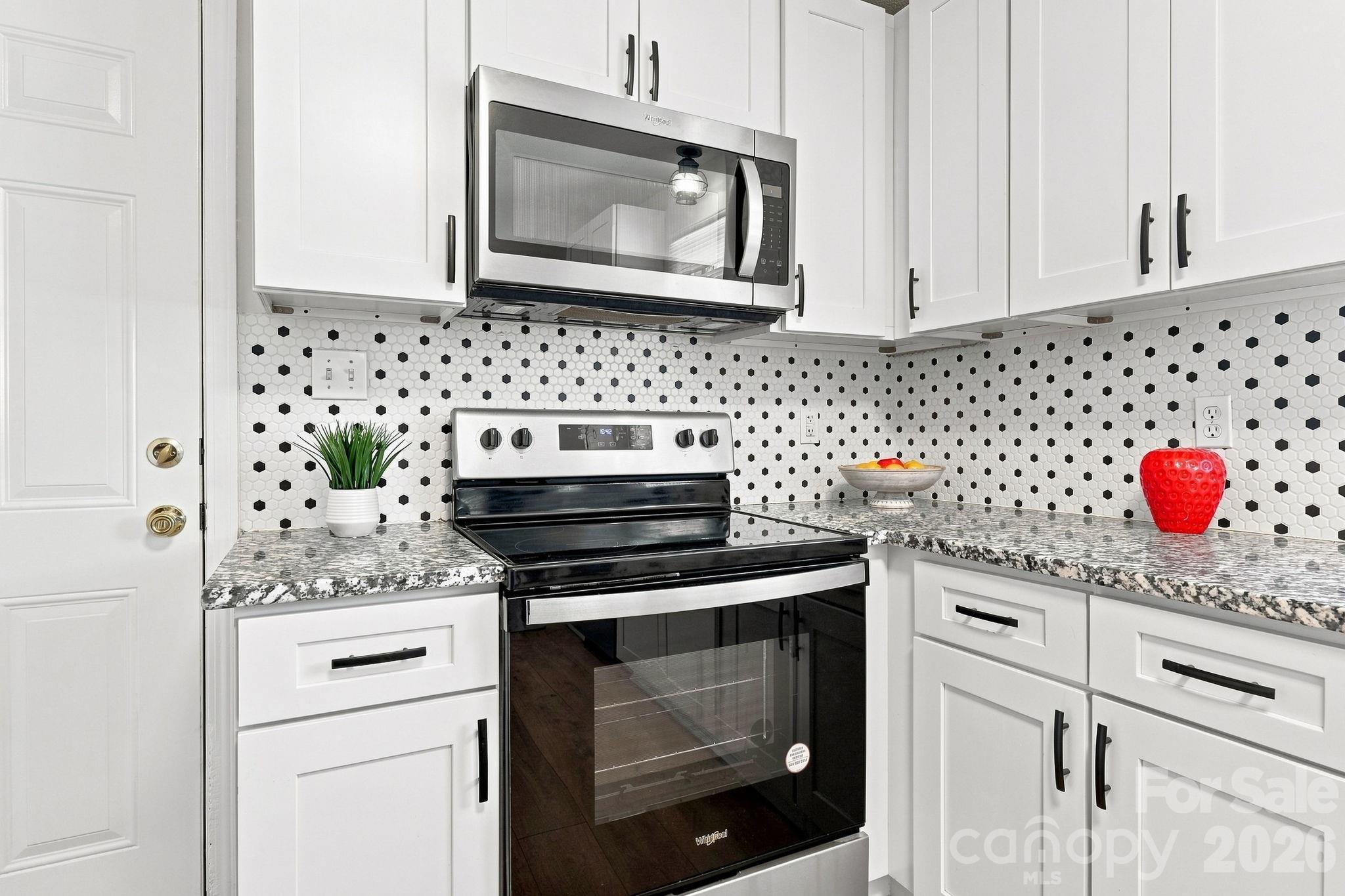 411 E Tennessee Avenue Property Photo 8