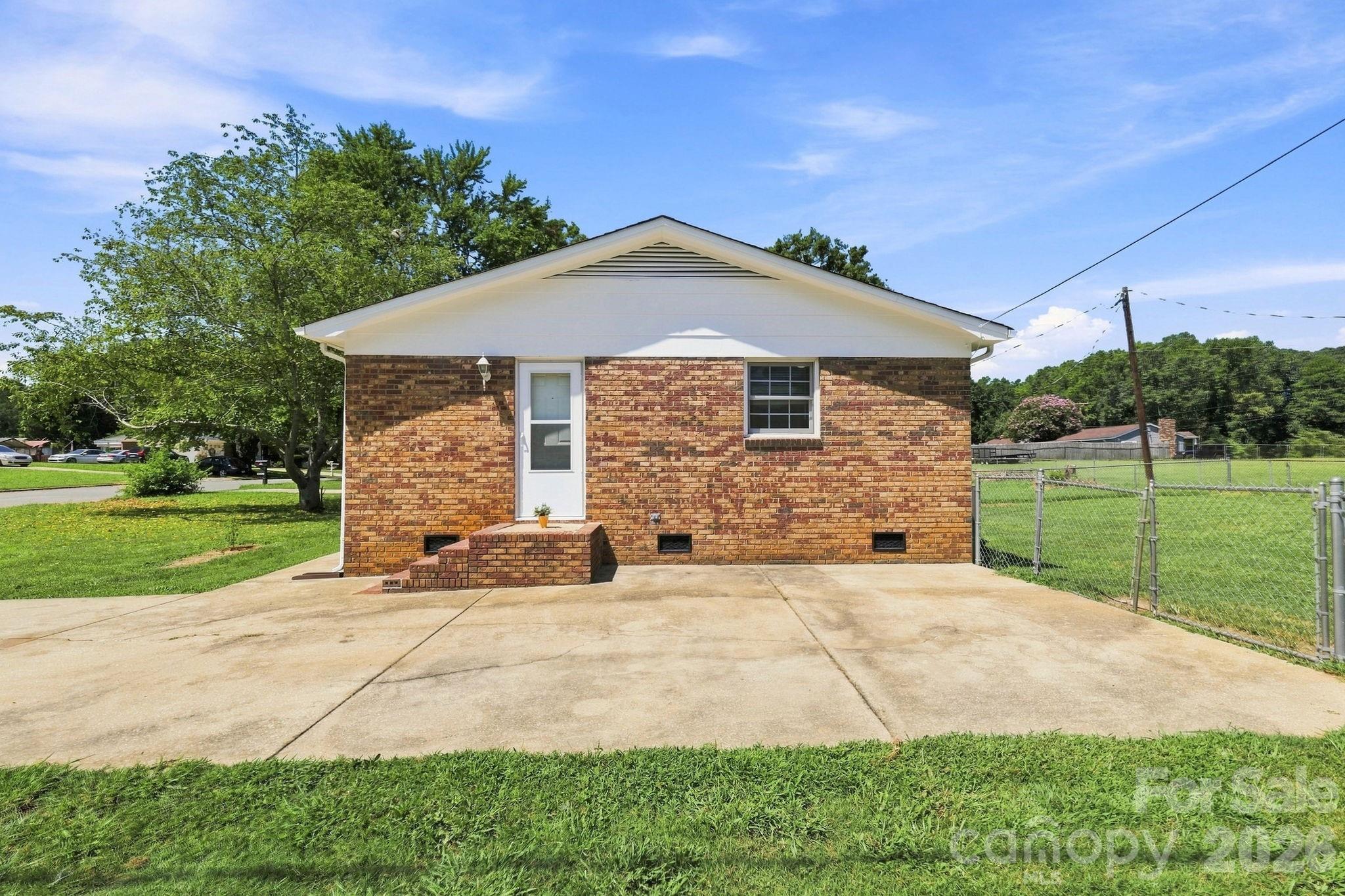411 E Tennessee Avenue Property Photo 16