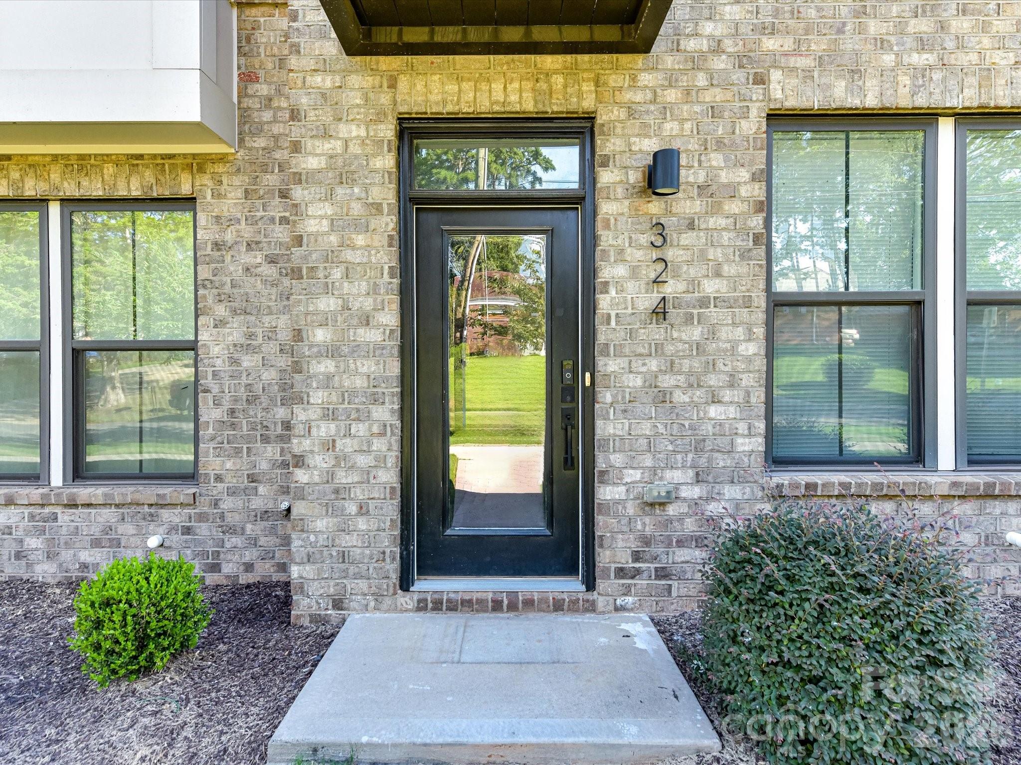 324 Yorkshire Drive Property Photo 3