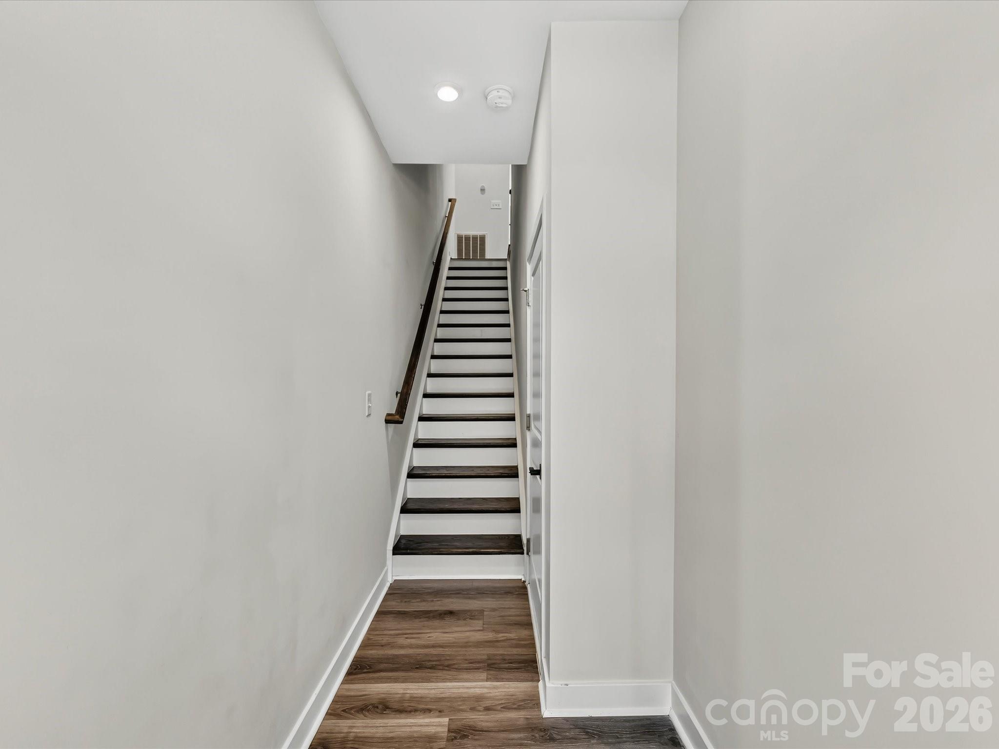 324 Yorkshire Drive Property Photo 4