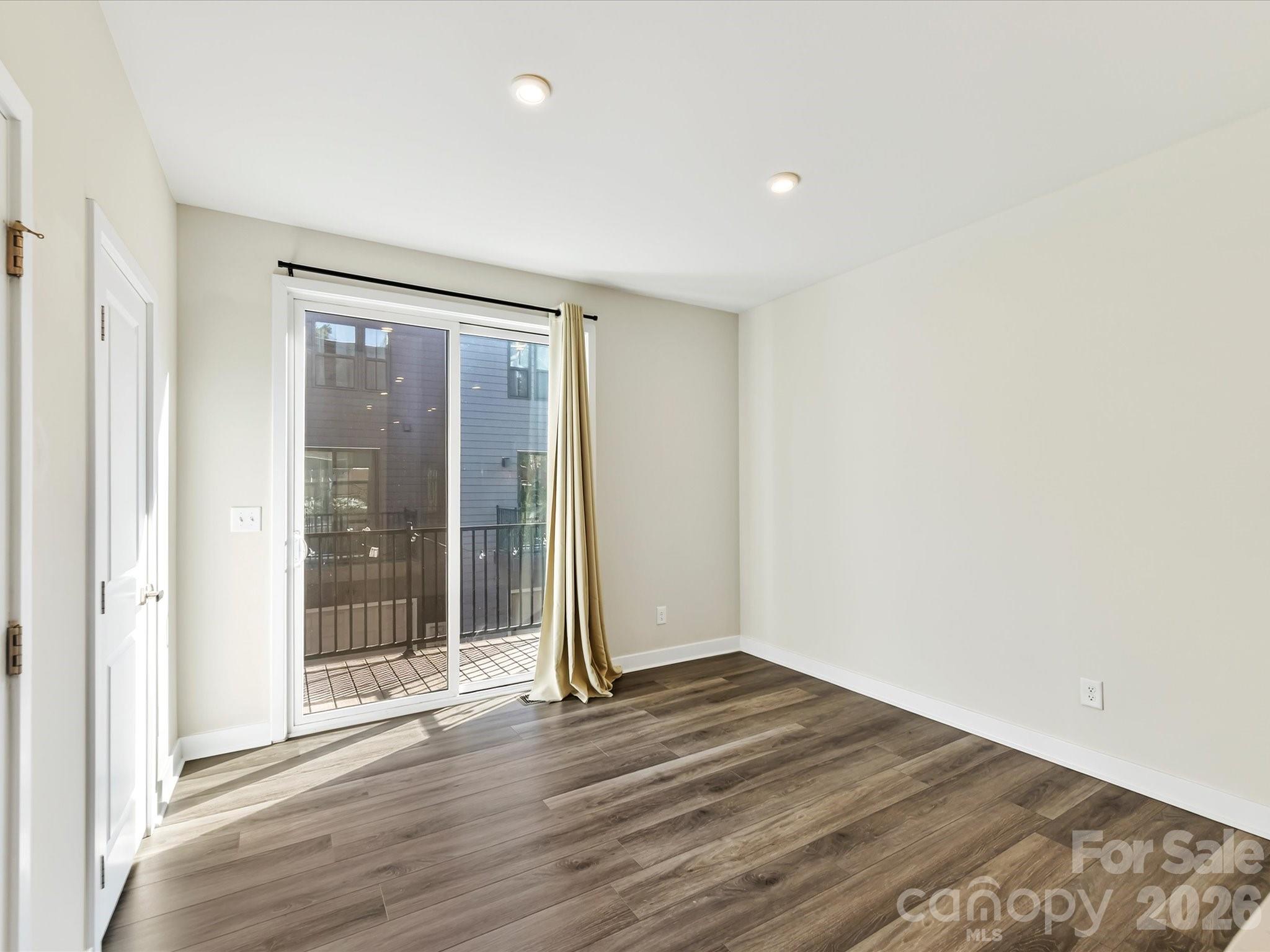 324 Yorkshire Drive Property Photo 6