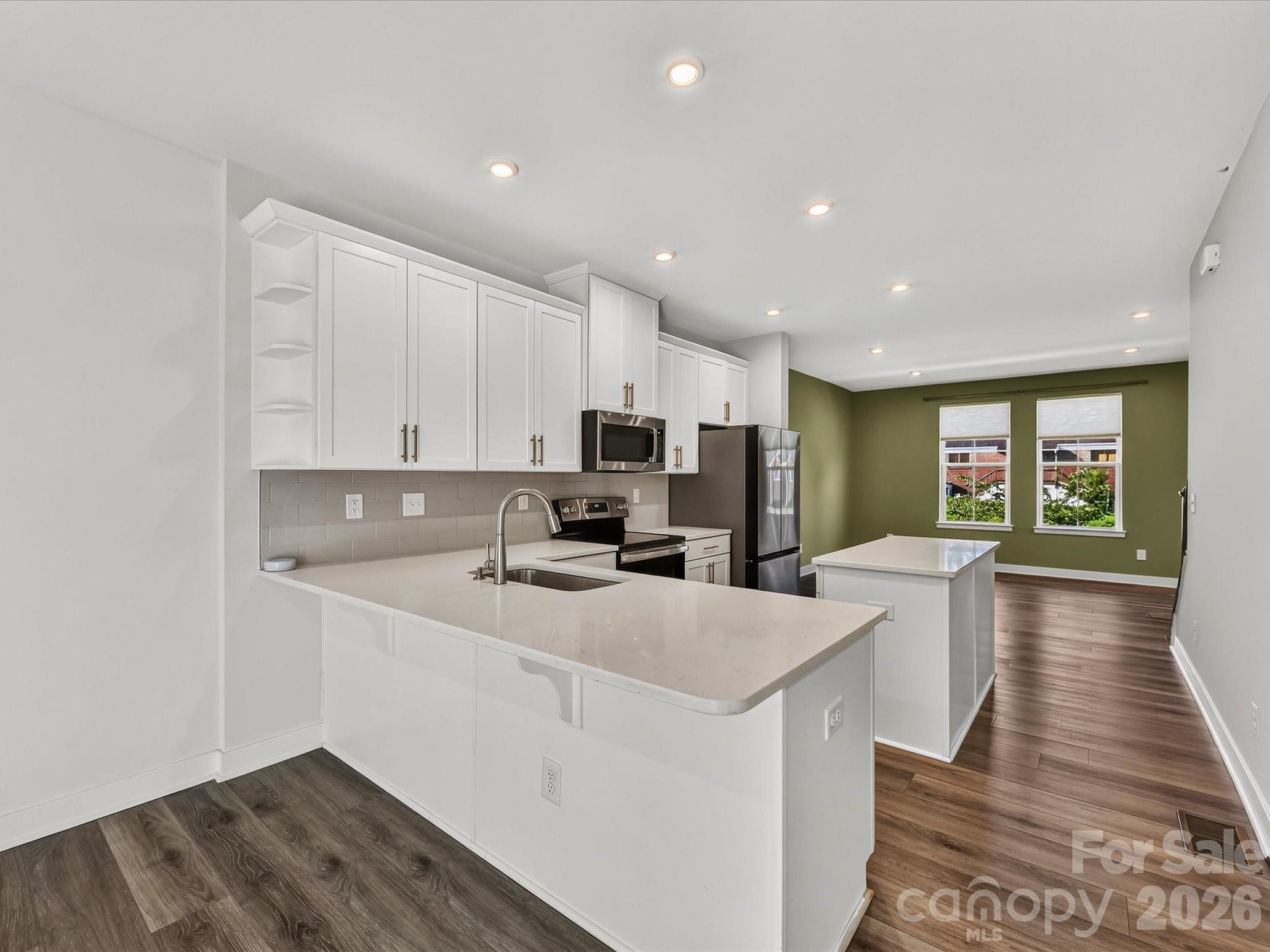 324 Yorkshire Drive Property Photo 8