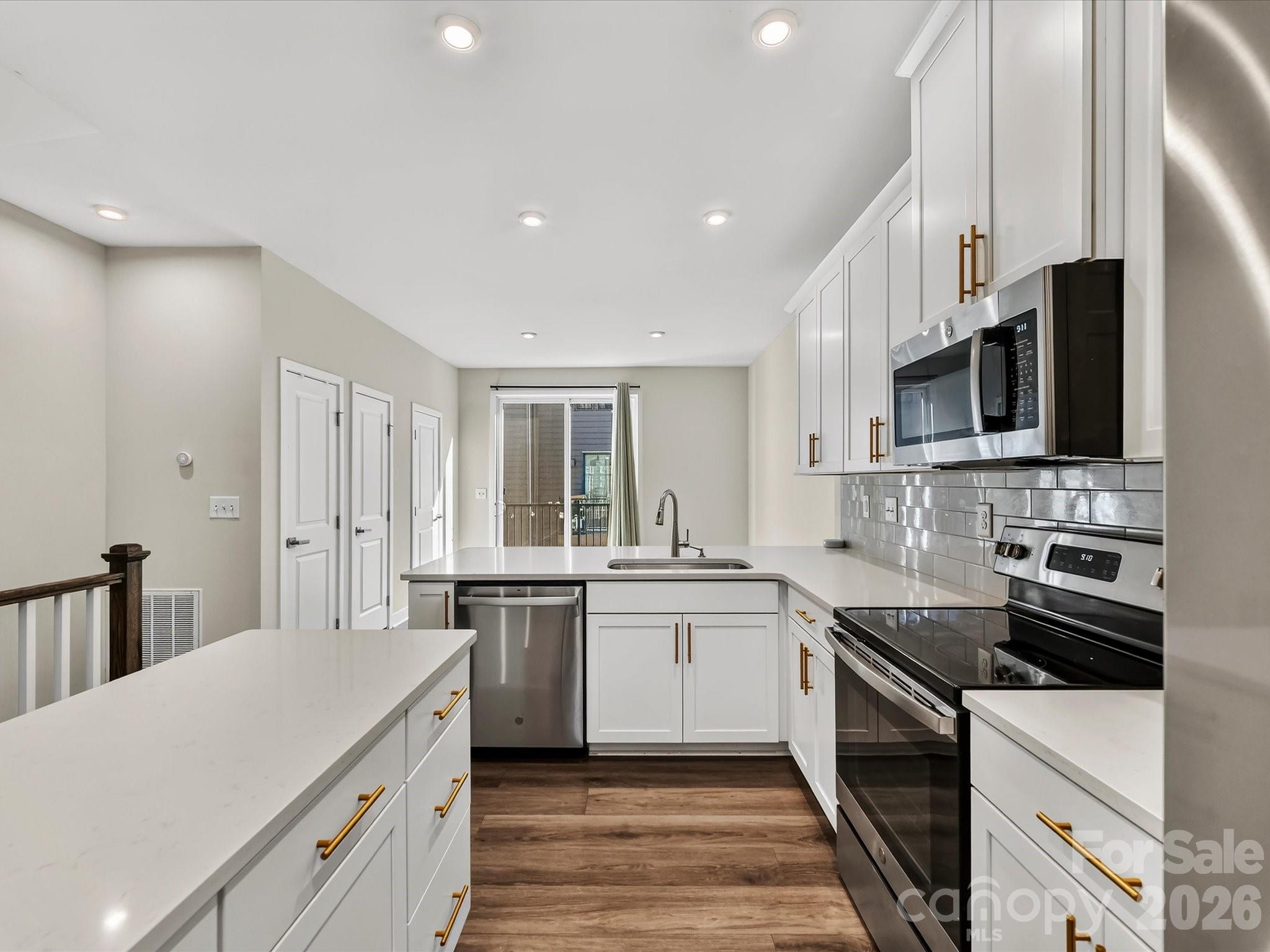 324 Yorkshire Drive Property Photo 10