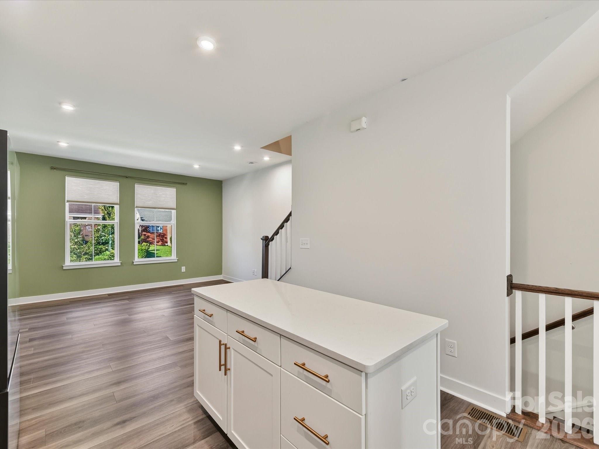 324 Yorkshire Drive Property Photo 11