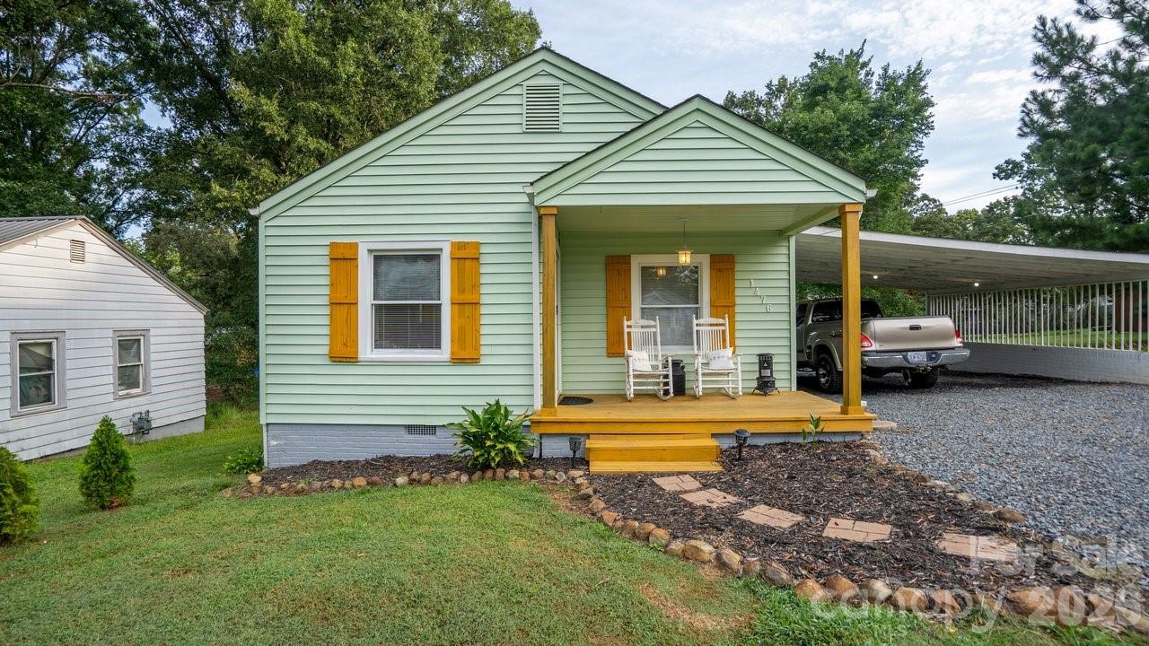 1476 Hickory Avenue Property Photo 1