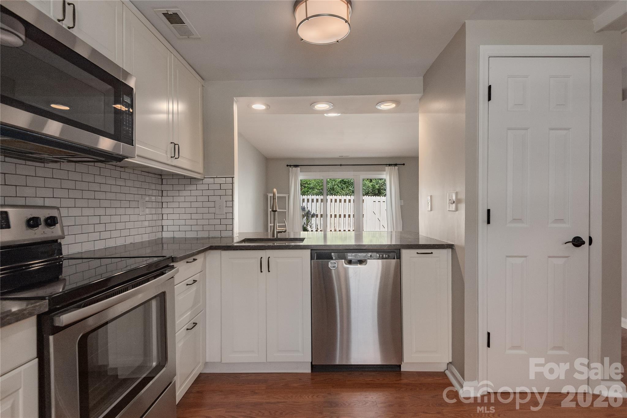 2744 Von Thuringer Court Property Photo 4