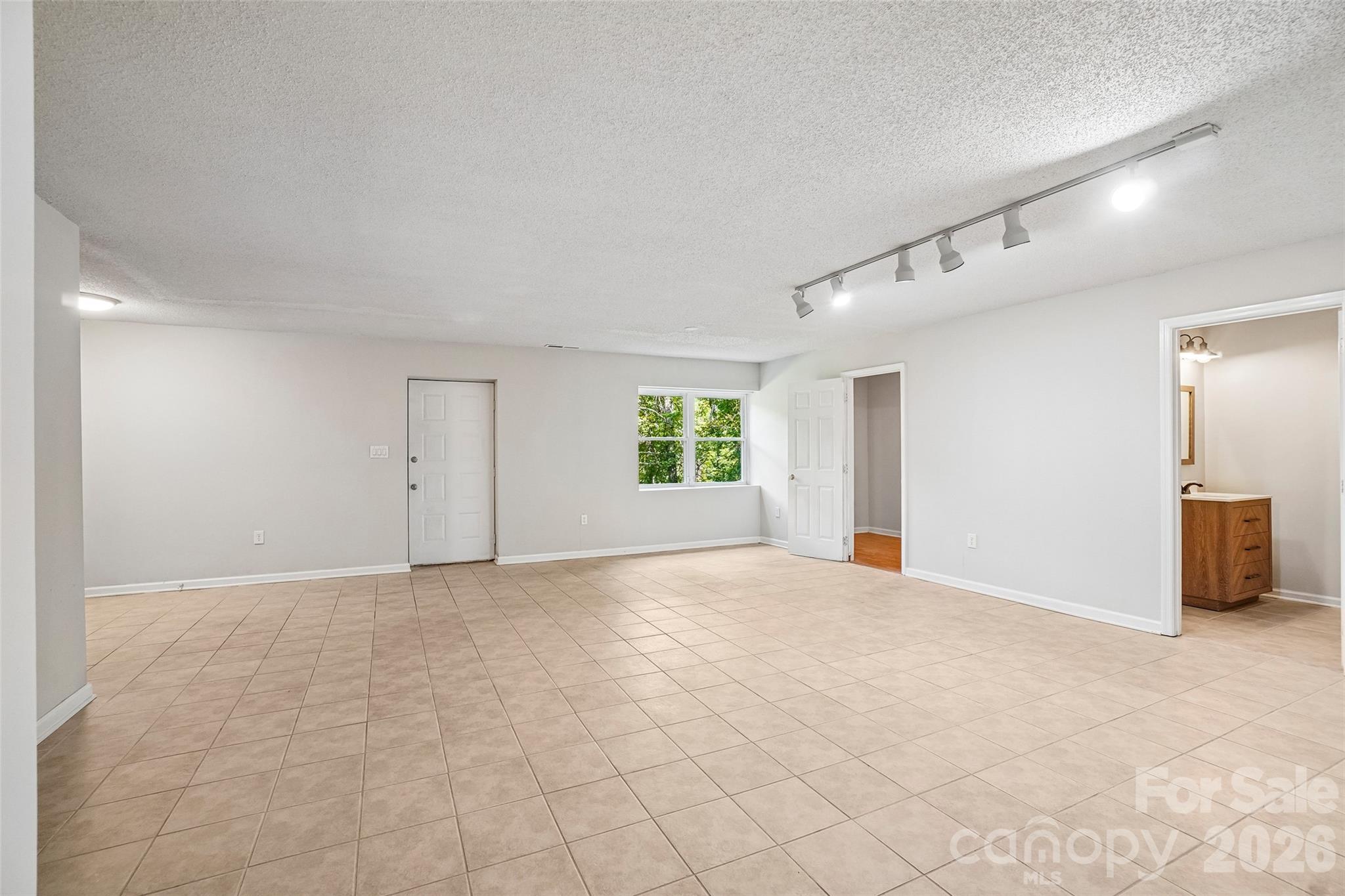 19 Jupiter Heights Property Photo 15