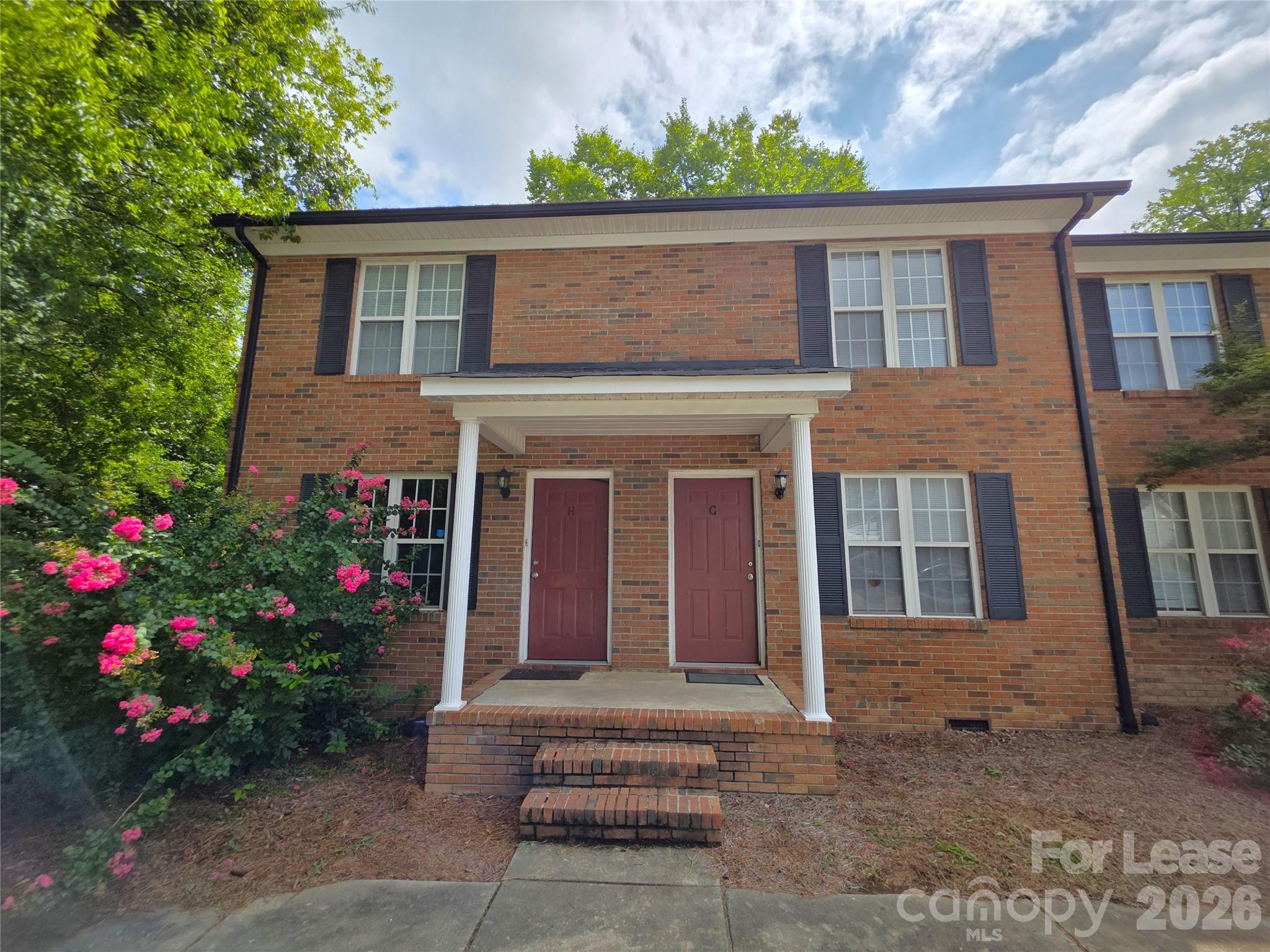 268 Southcircle Drive H Property Photo 1