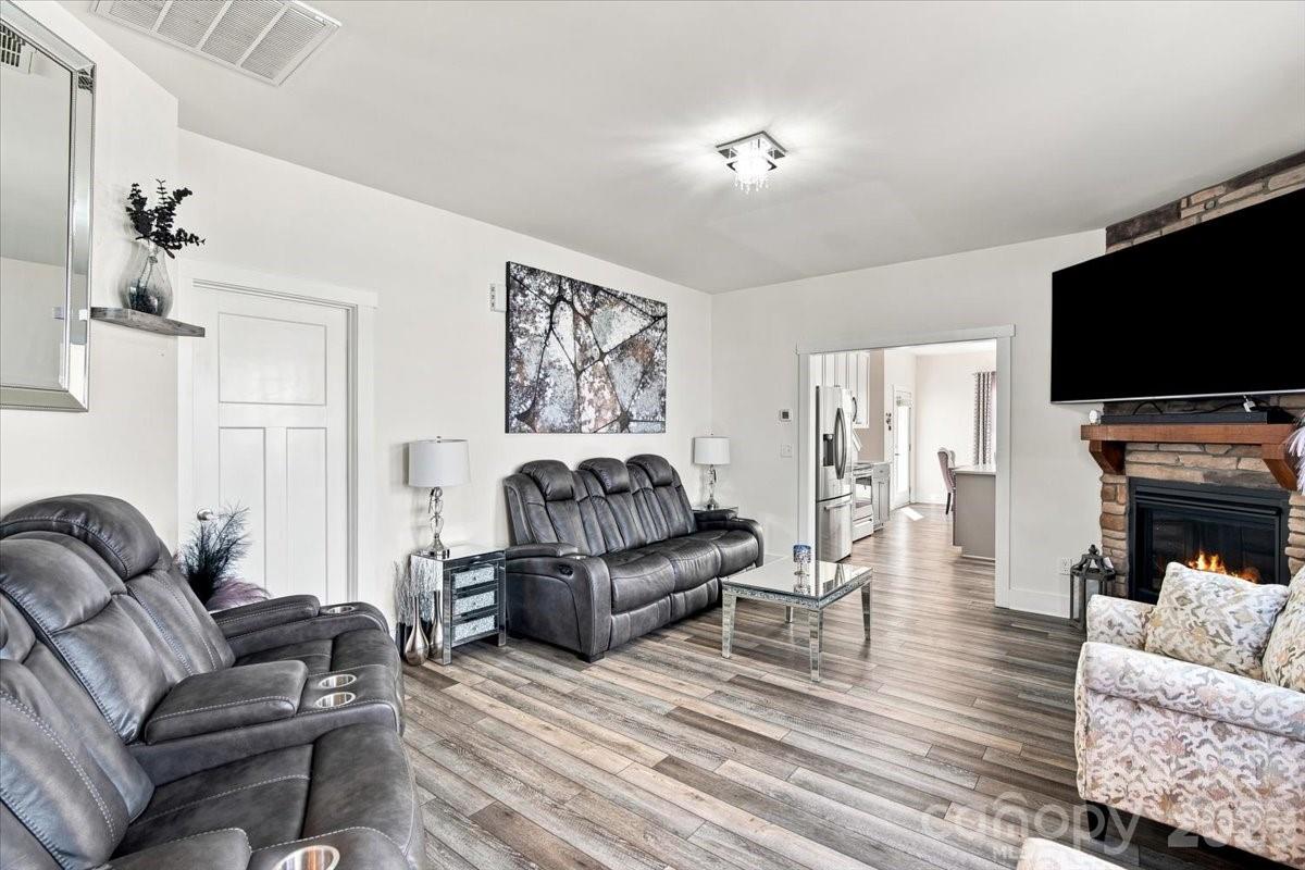 15 Hyde Park Place Property Photo 9