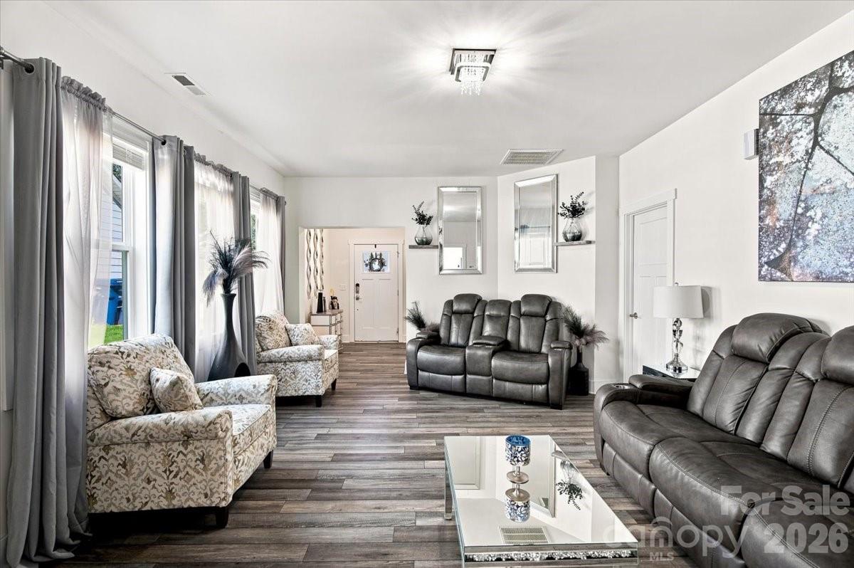 15 Hyde Park Place Property Photo 10