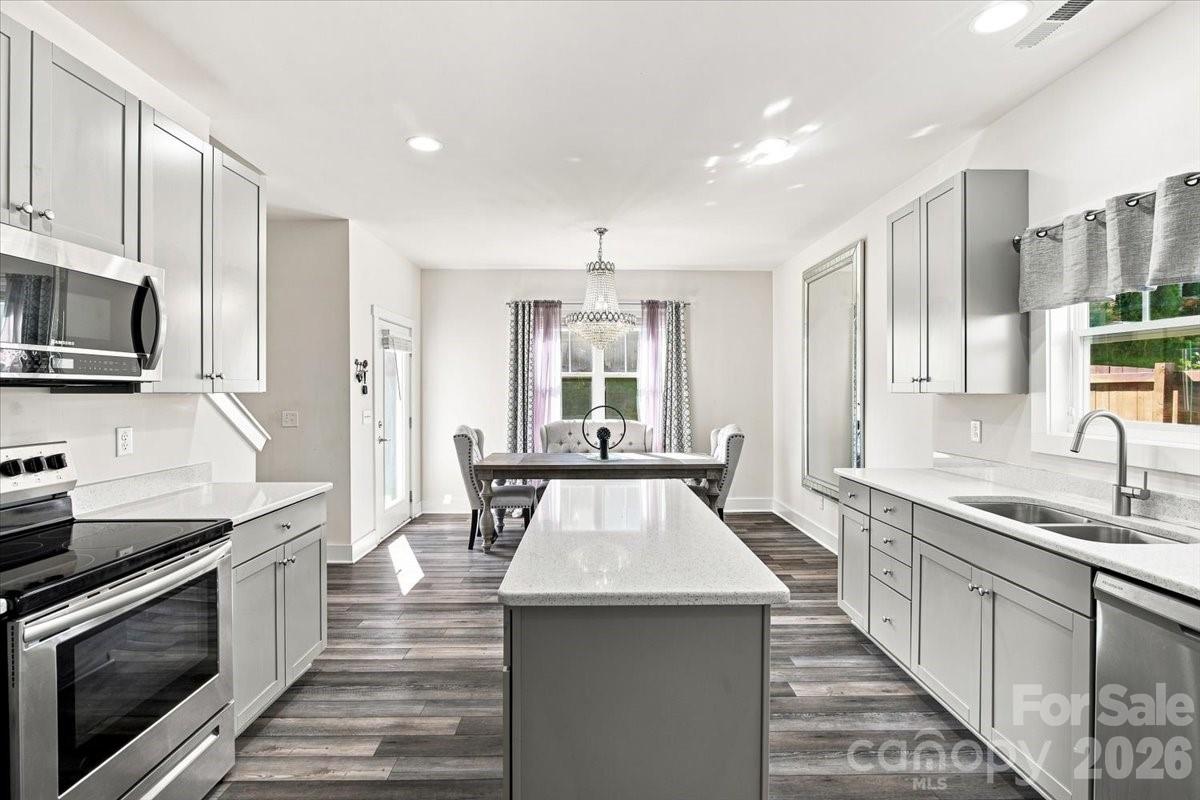 15 Hyde Park Place Property Photo 13