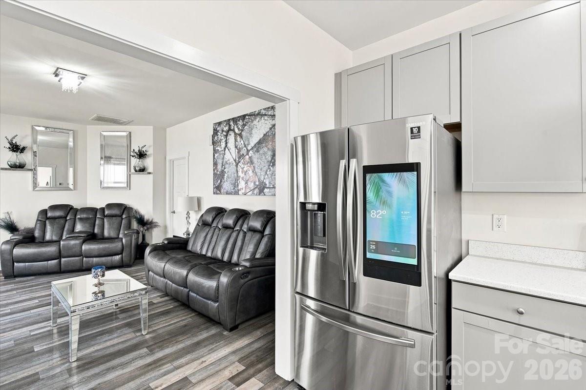 15 Hyde Park Place Property Photo 16