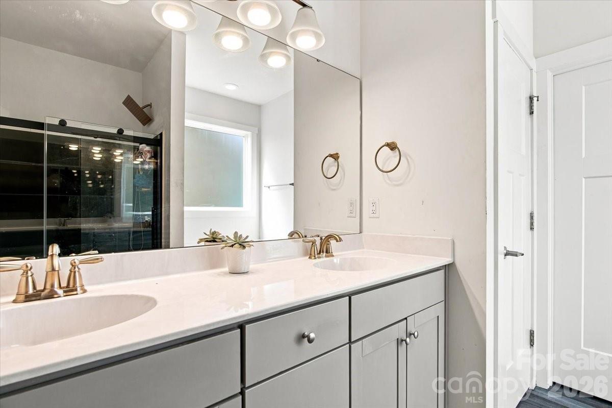 15 Hyde Park Place Property Photo 24