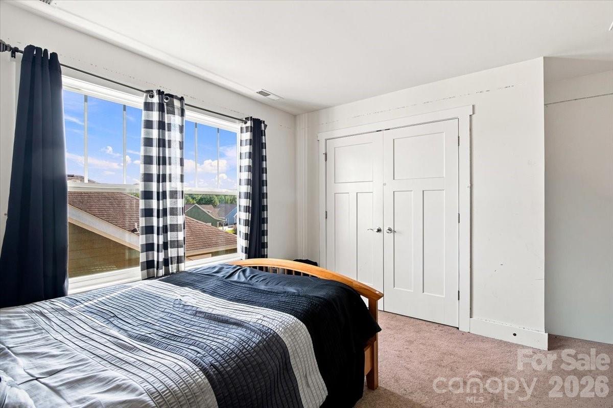 15 Hyde Park Place Property Photo 26