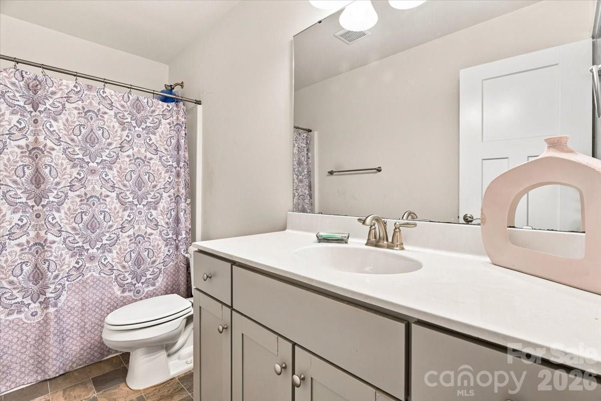 15 Hyde Park Place Property Photo 27