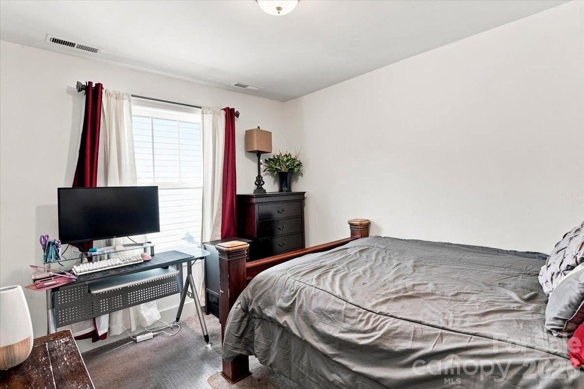 15 Hyde Park Place Property Photo 28