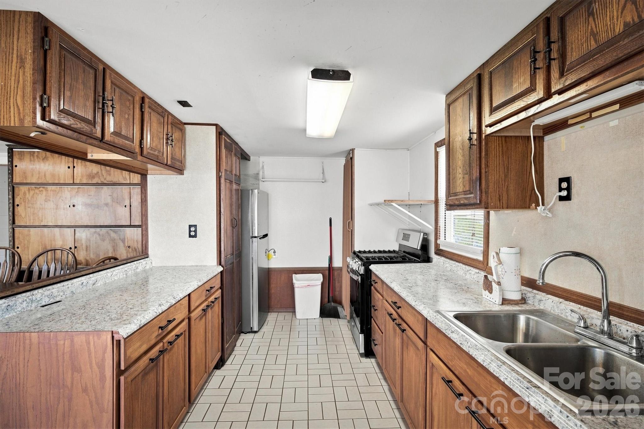 4928 Northcrest Street Property Photo 6