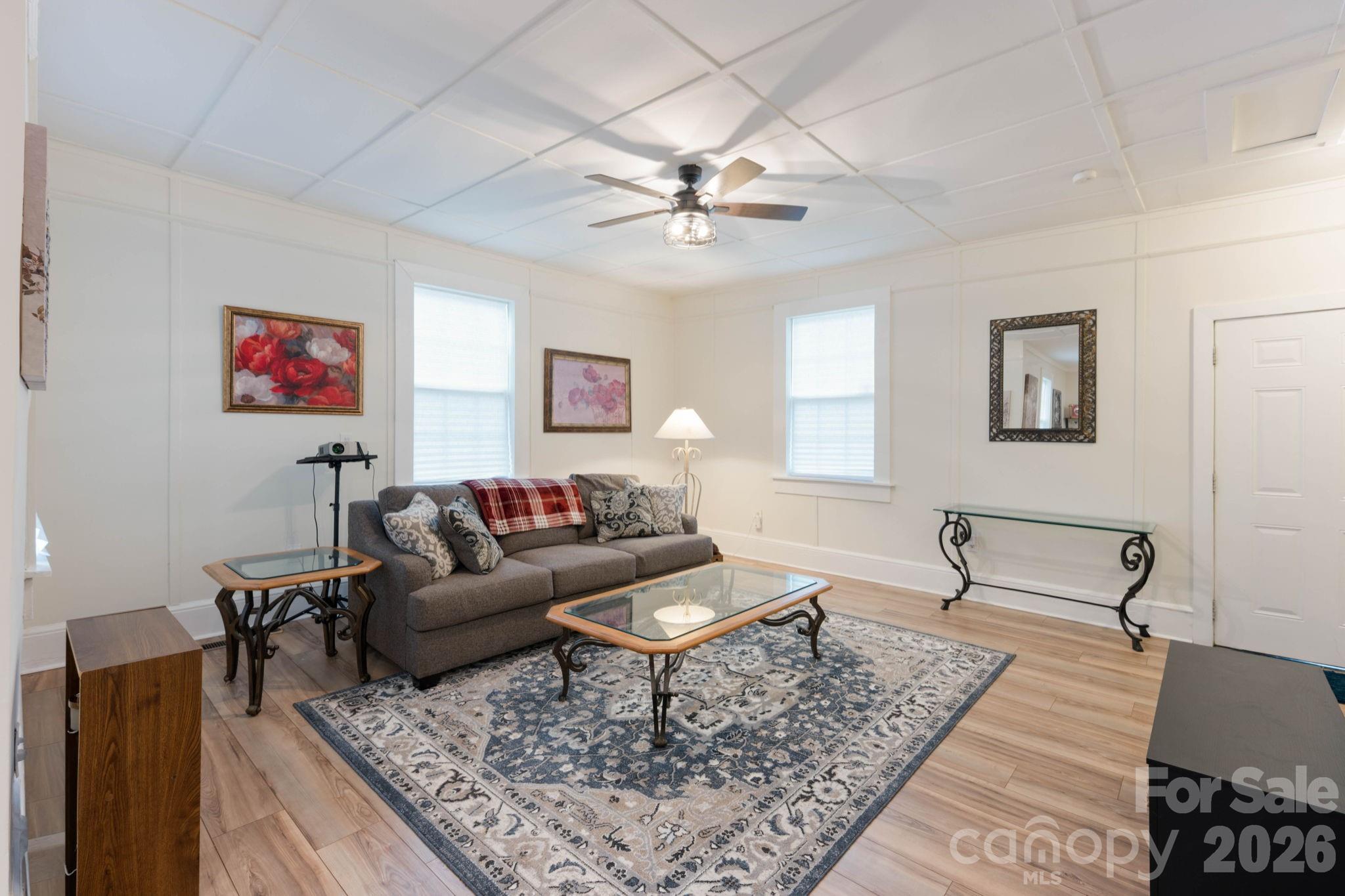 1208 Phillips Court Property Photo 4