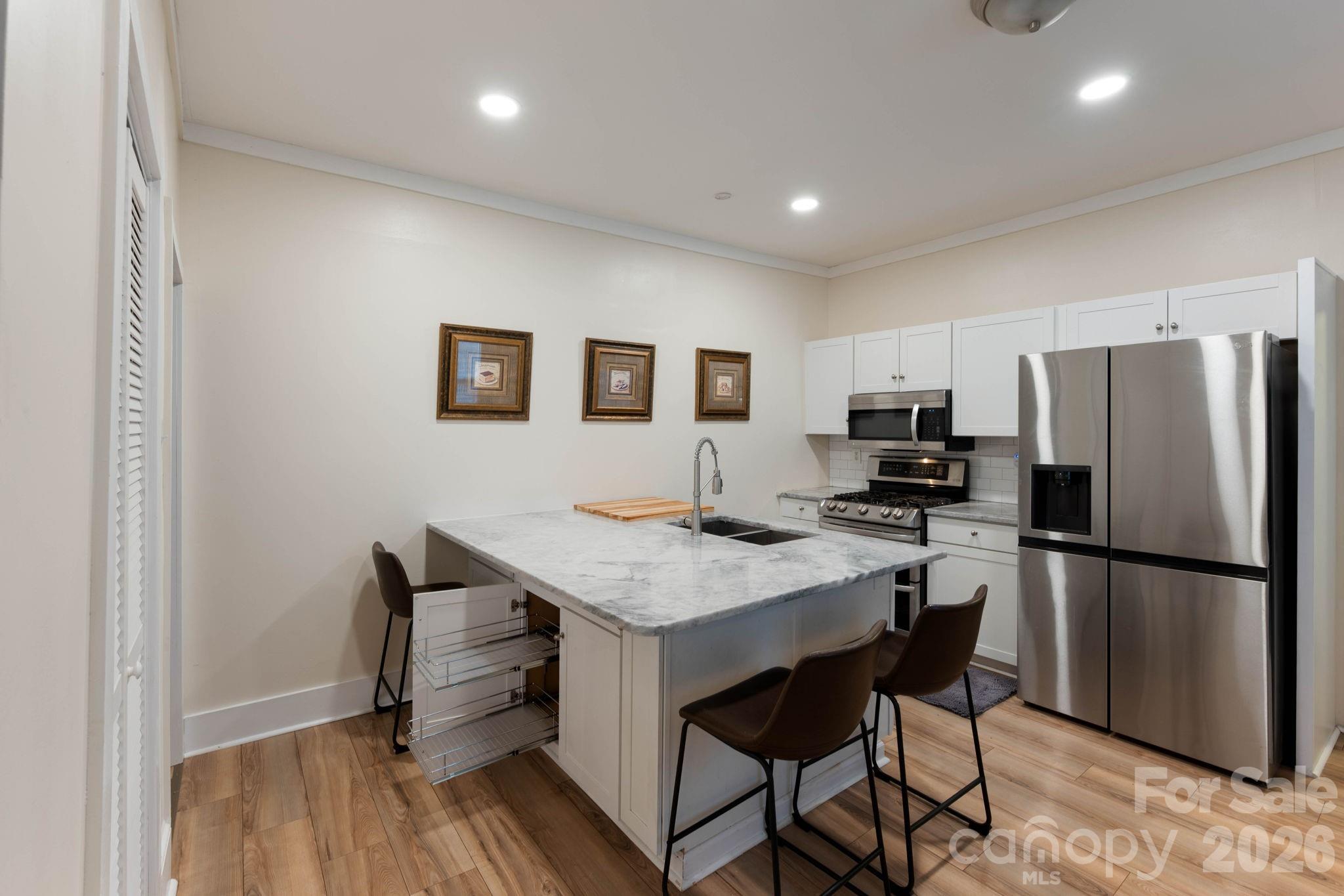 1208 Phillips Court Property Photo 8