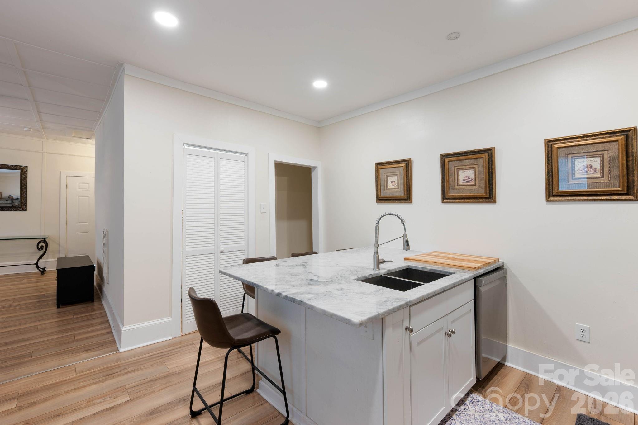 1208 Phillips Court Property Photo 9