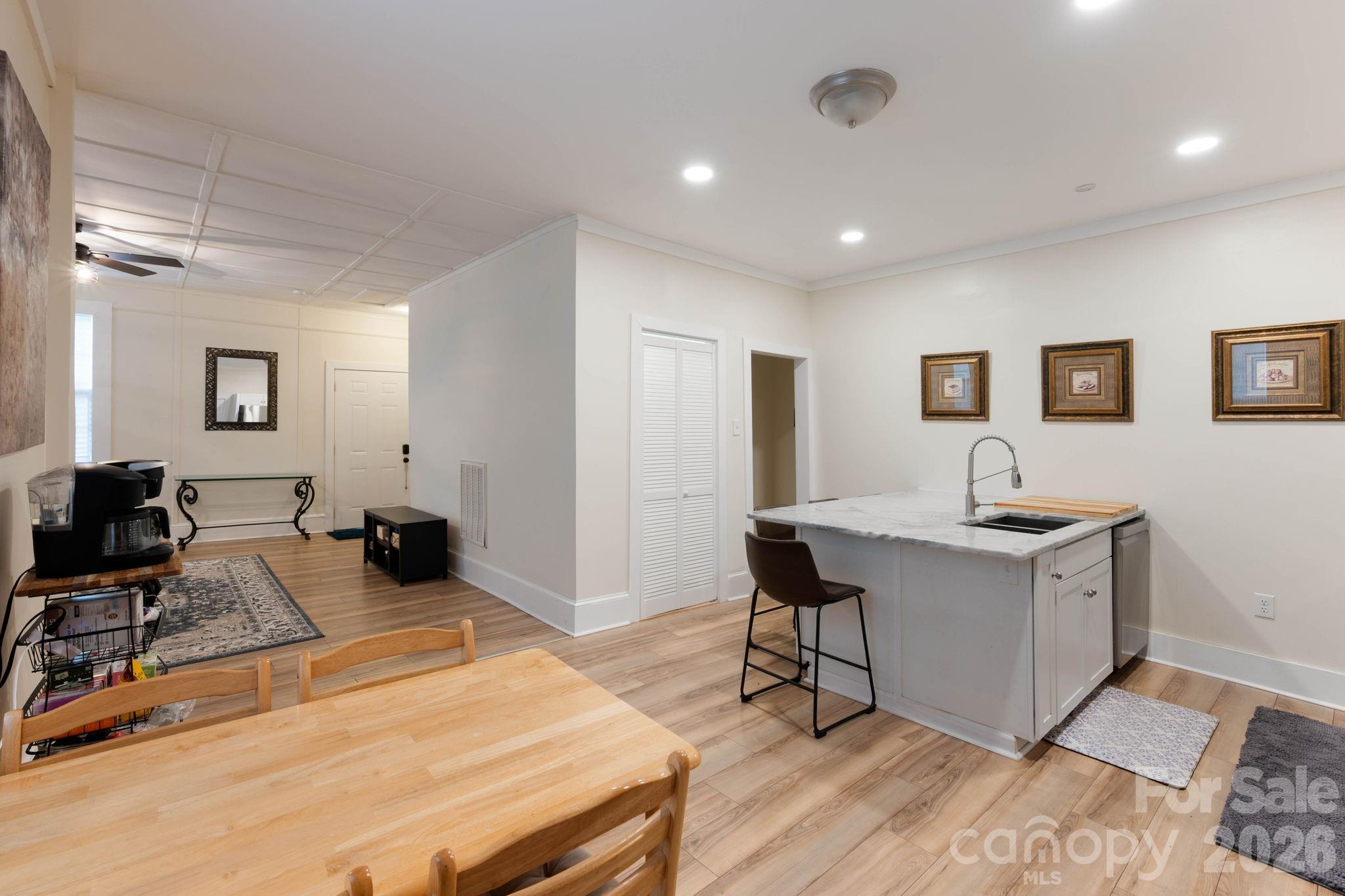 1208 Phillips Court Property Photo 11