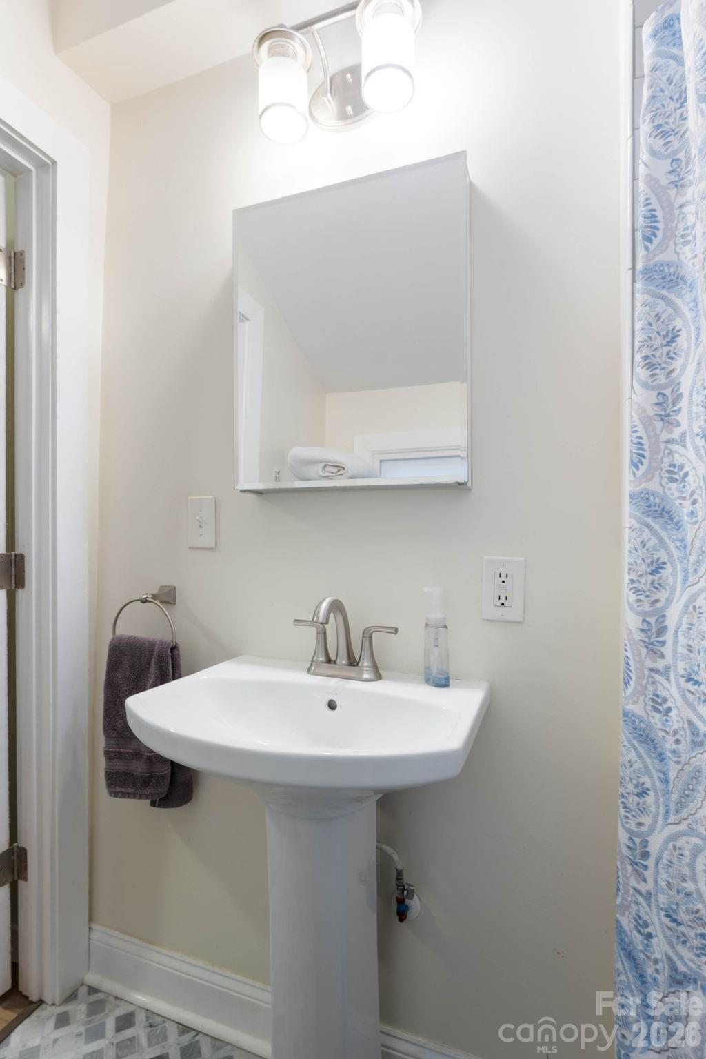 1208 Phillips Court Property Photo 21