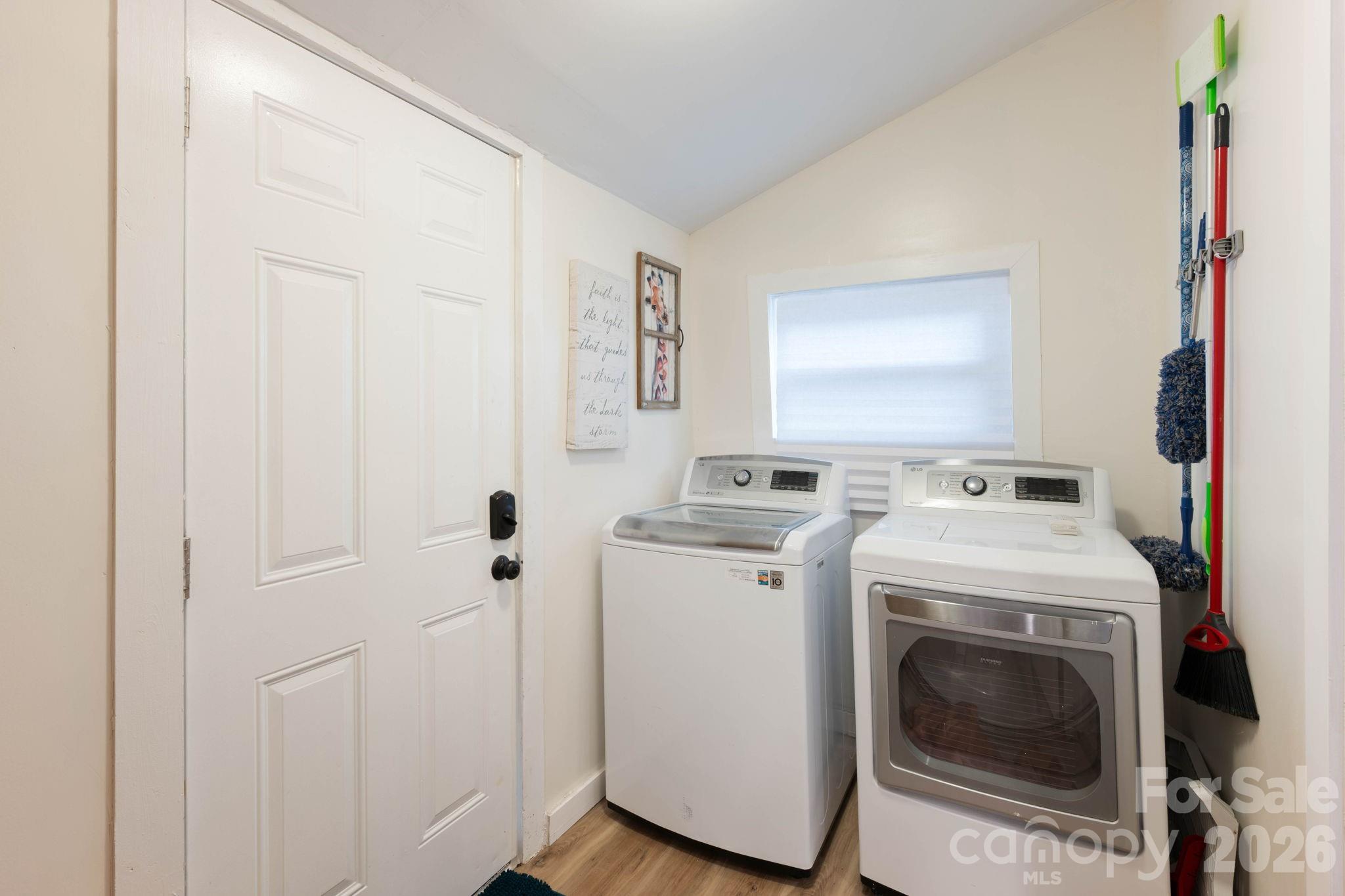 1208 Phillips Court Property Photo 23