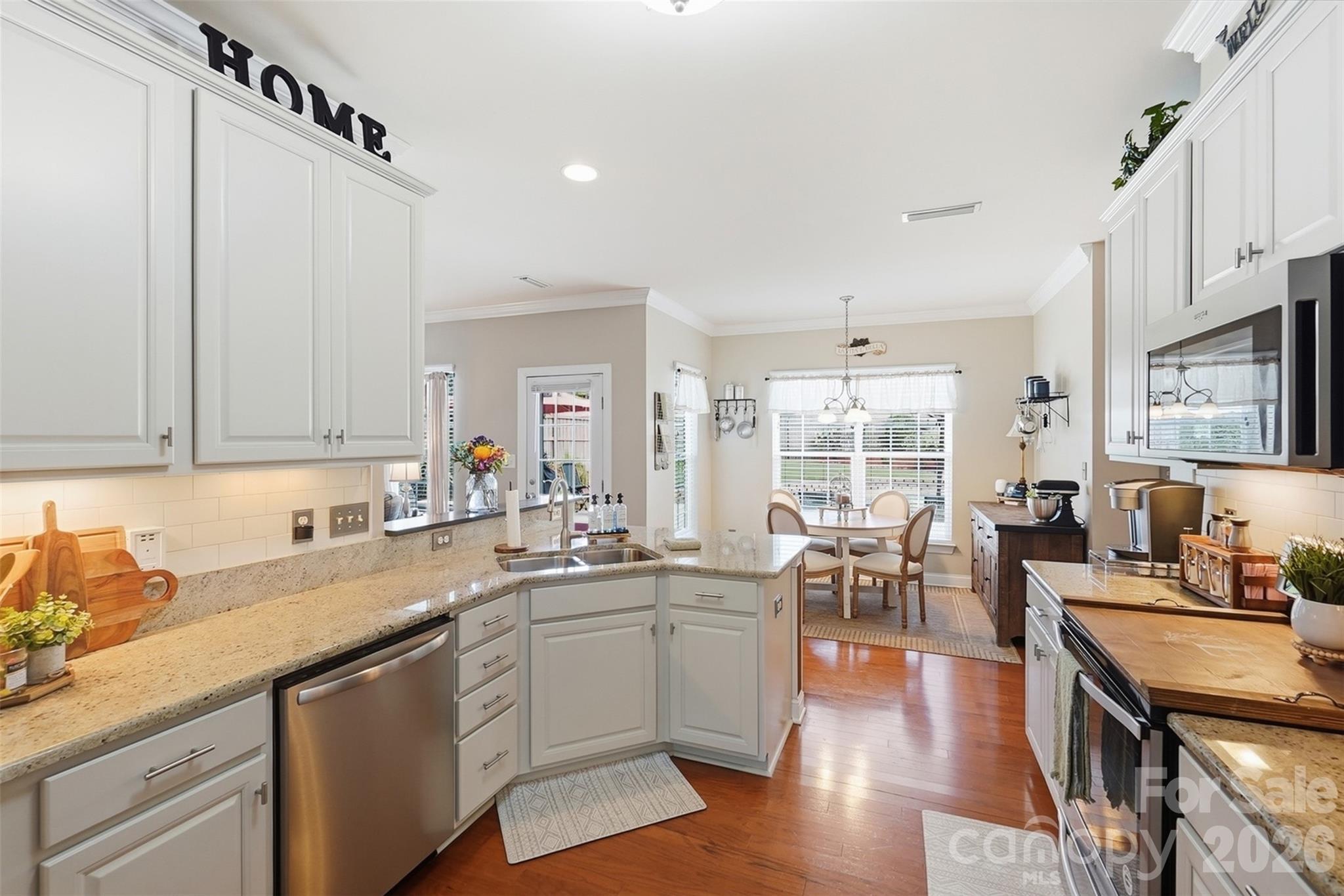 6511 Fieldstone Manor Drive Property Photo 7