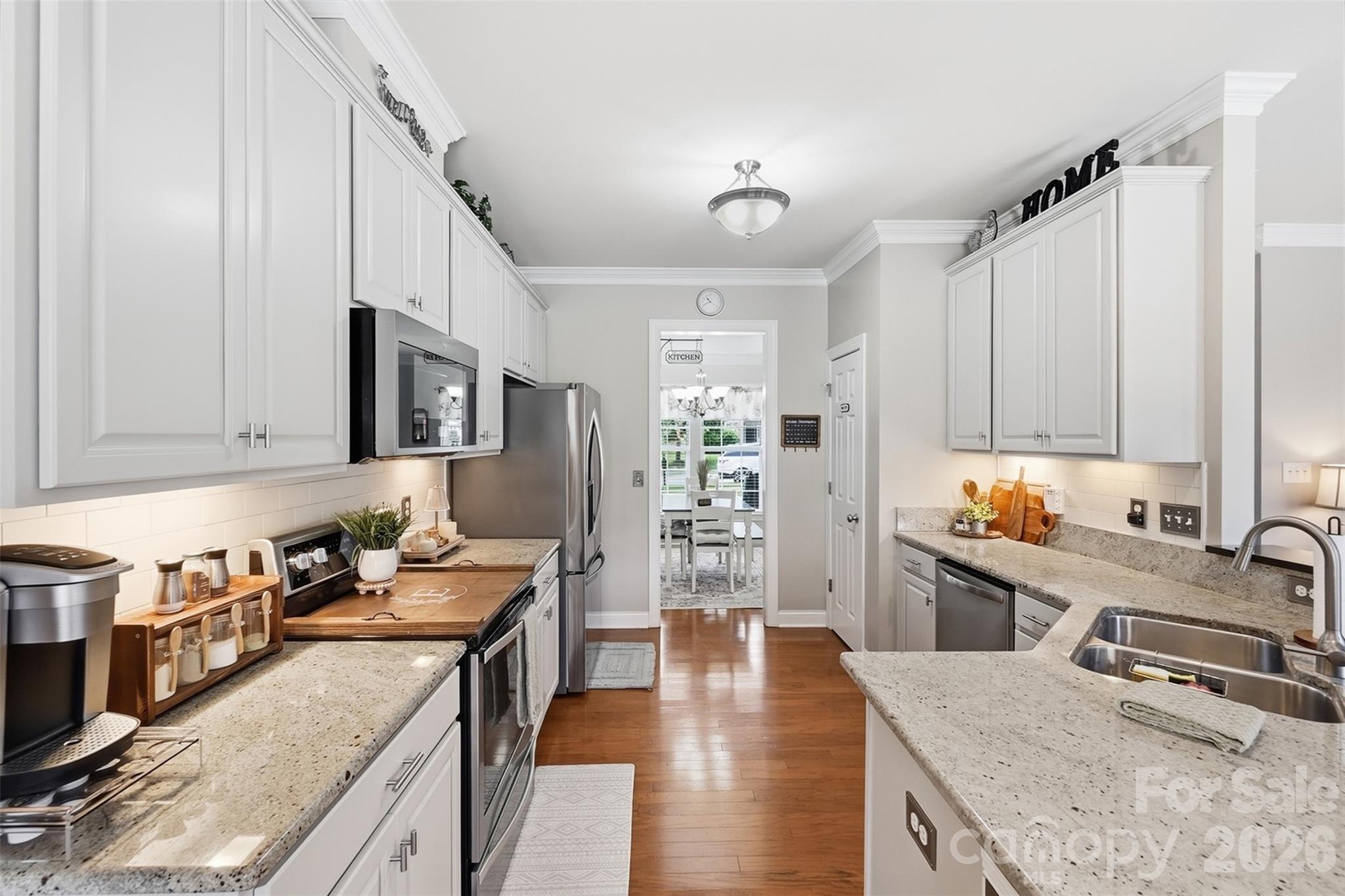 6511 Fieldstone Manor Drive Property Photo 8