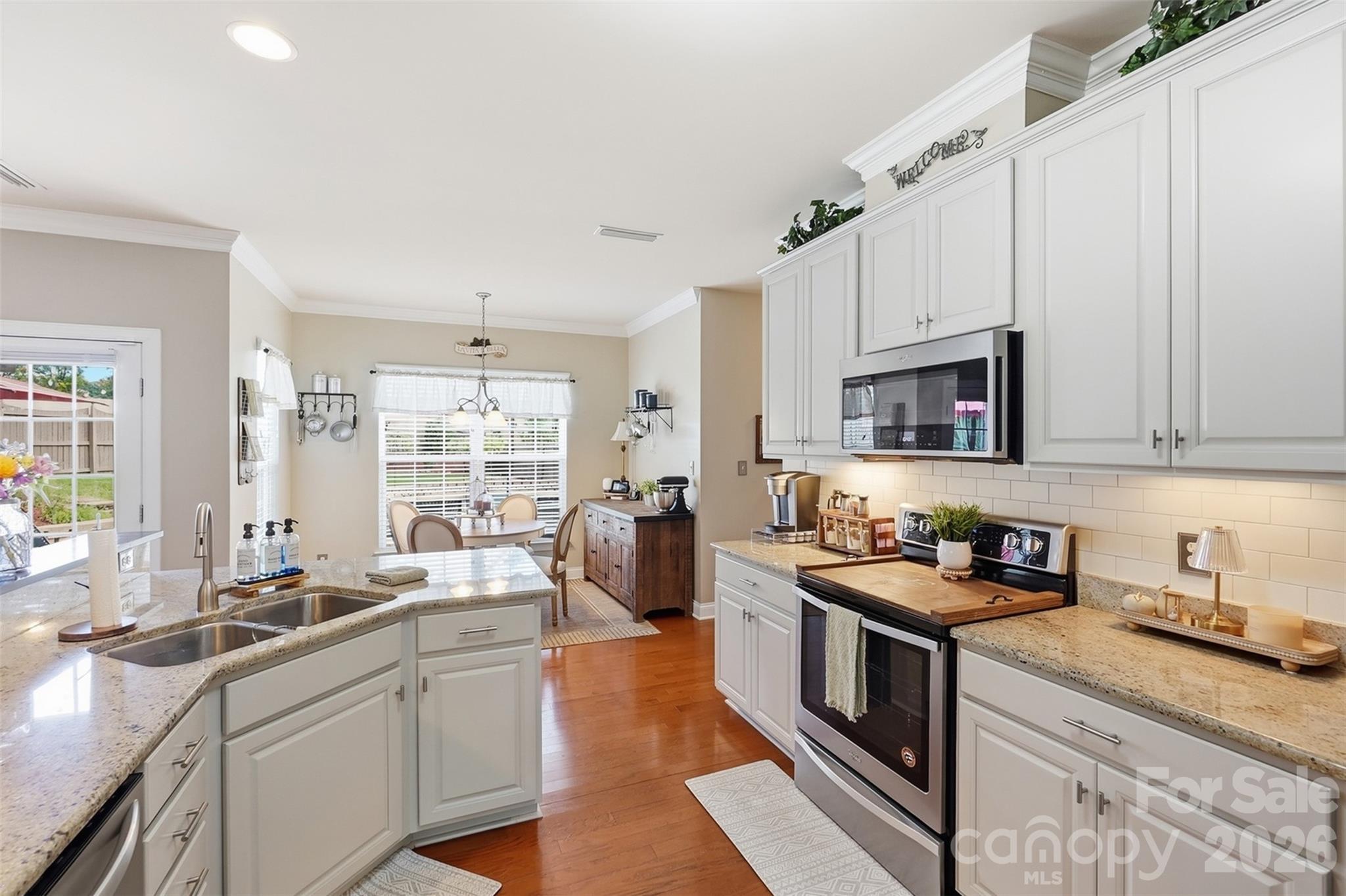 6511 Fieldstone Manor Drive Property Photo 9