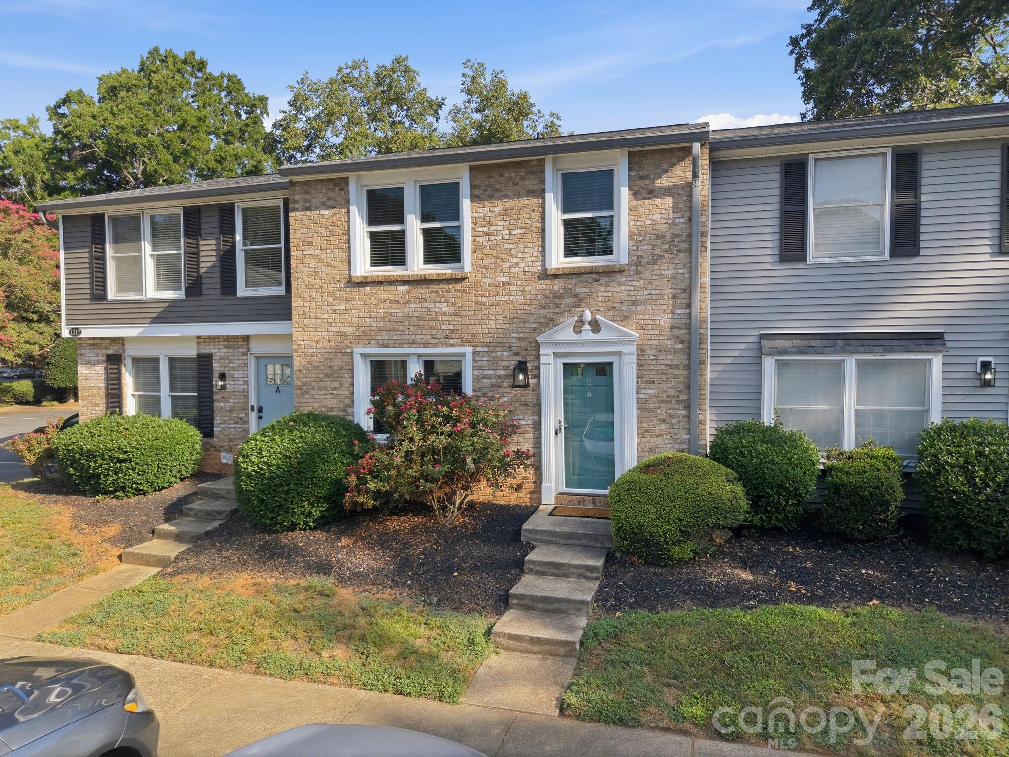 1217 Scaleybark Road B Property Photo 1