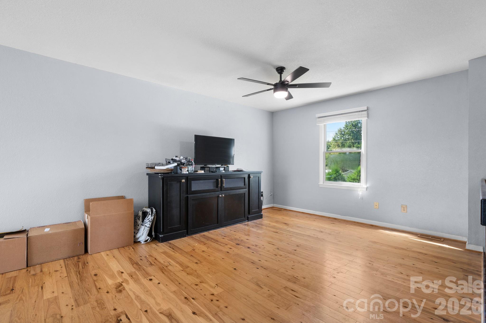 804 Southside Court Property Photo 2