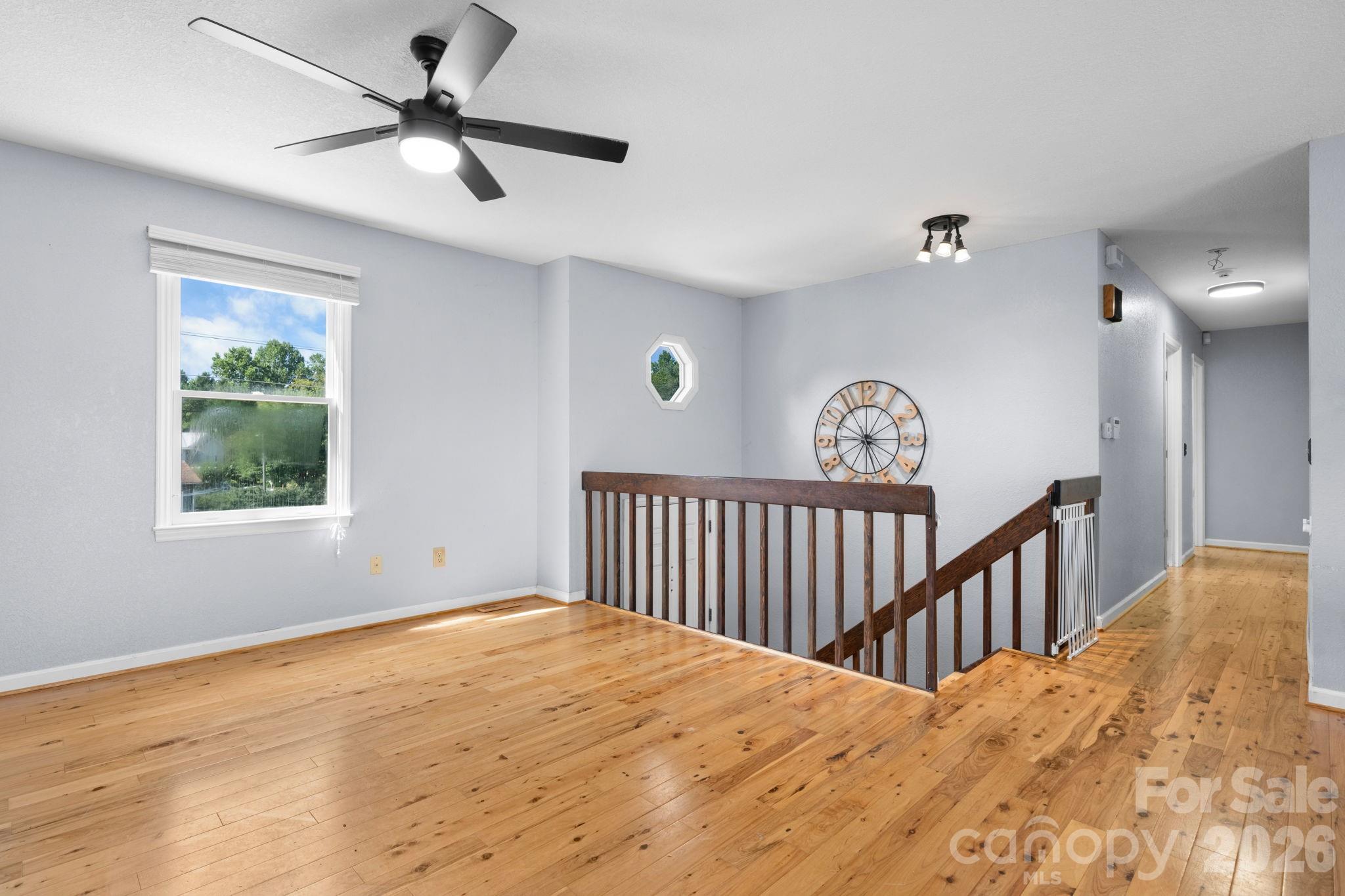 804 Southside Court Property Photo 4