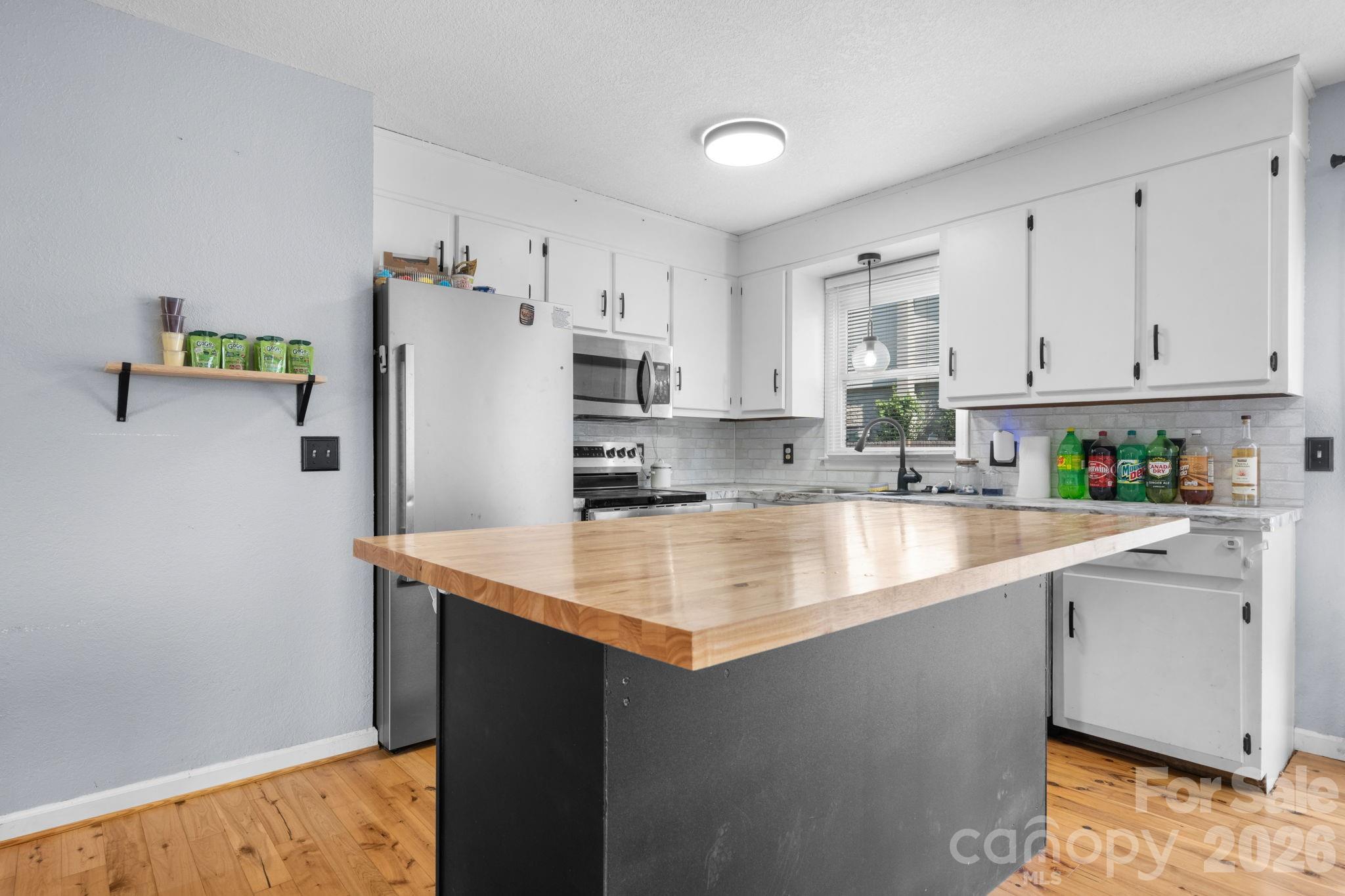 804 Southside Court Property Photo 6