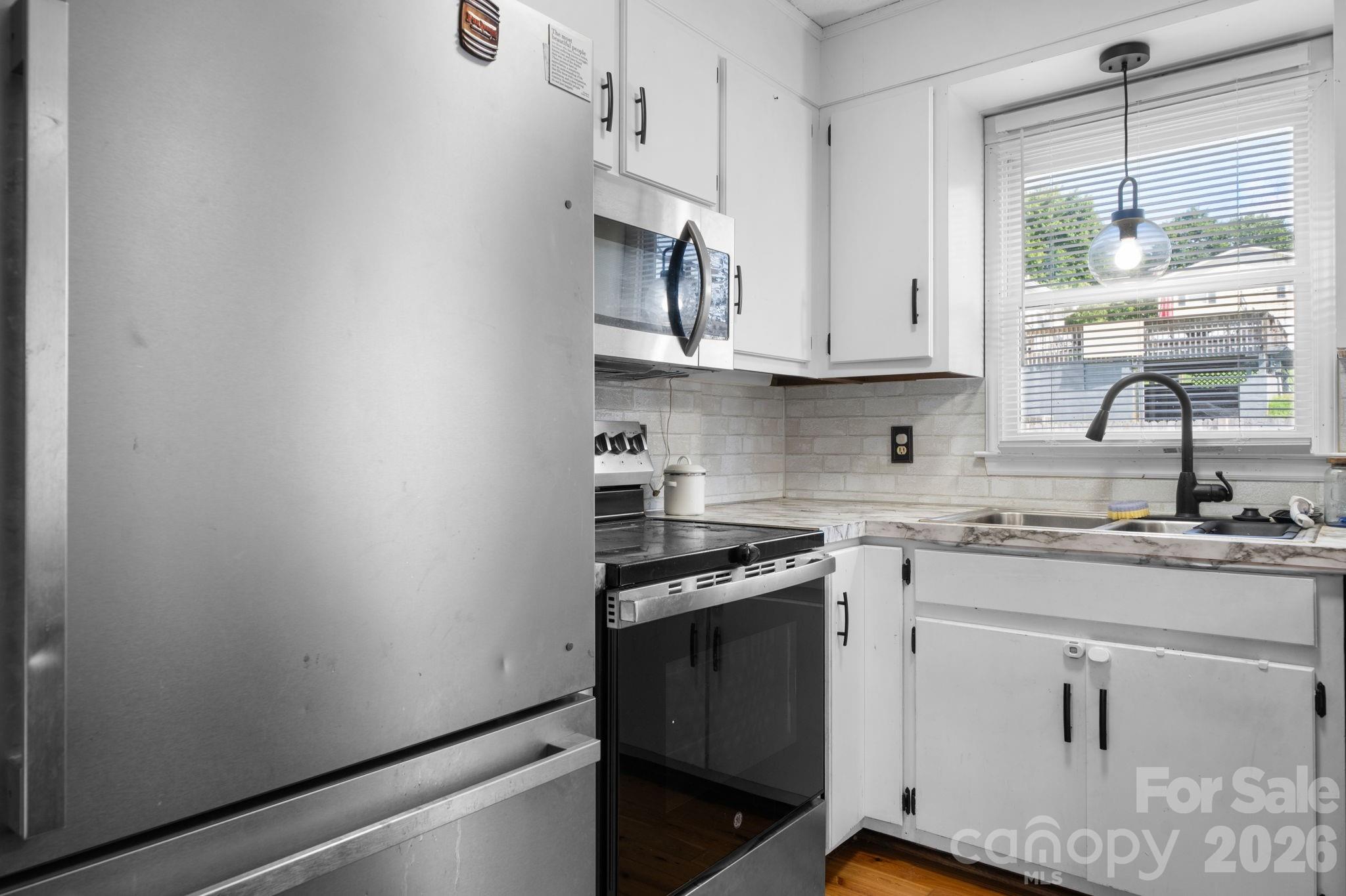 804 Southside Court Property Photo 8