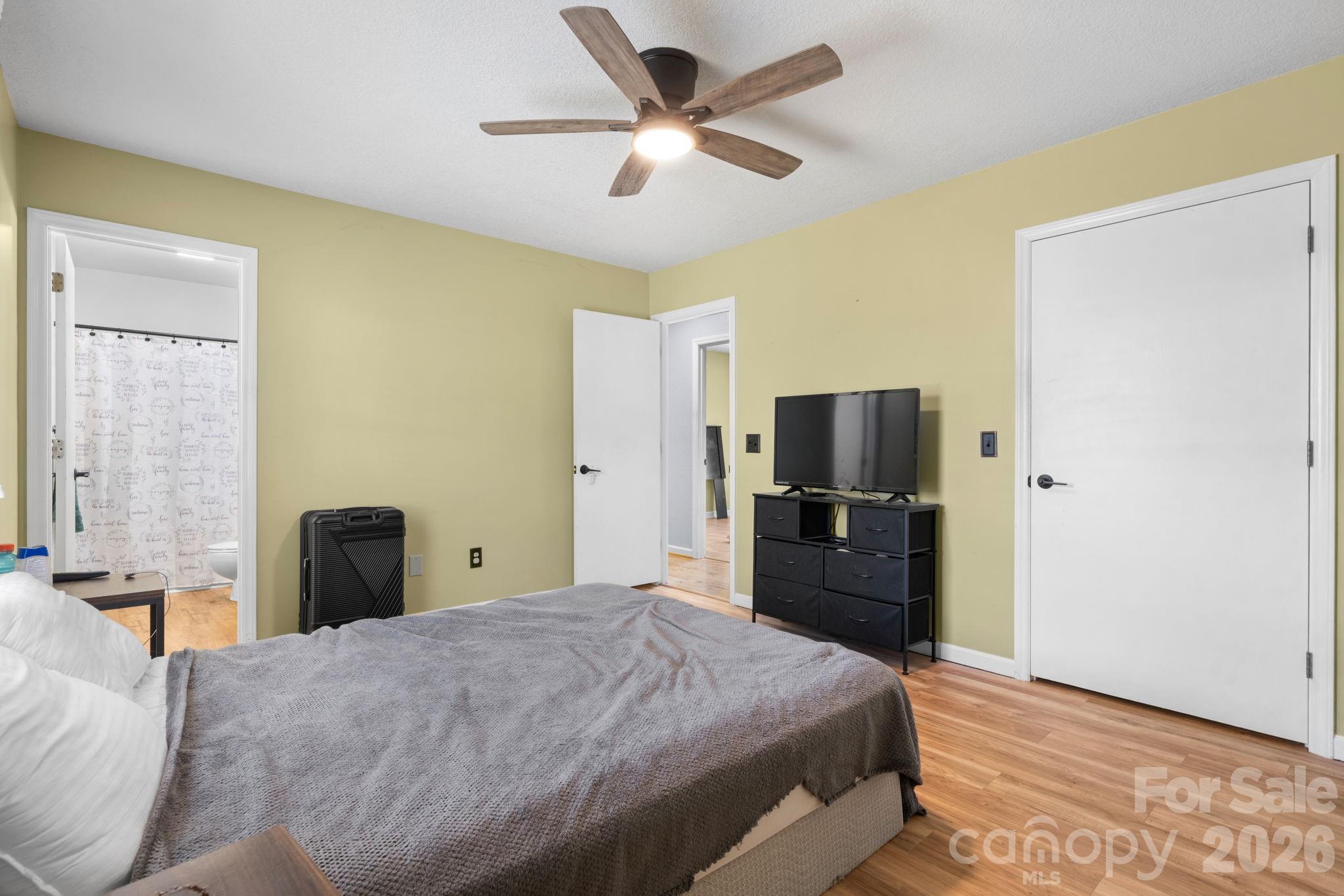 804 Southside Court Property Photo 11