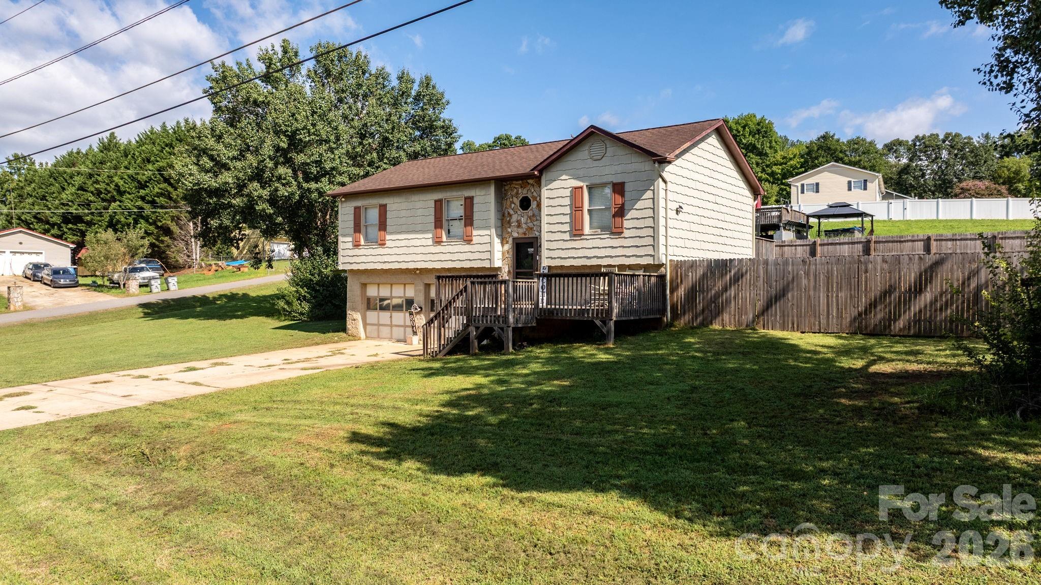 804 Southside Court Property Photo 22