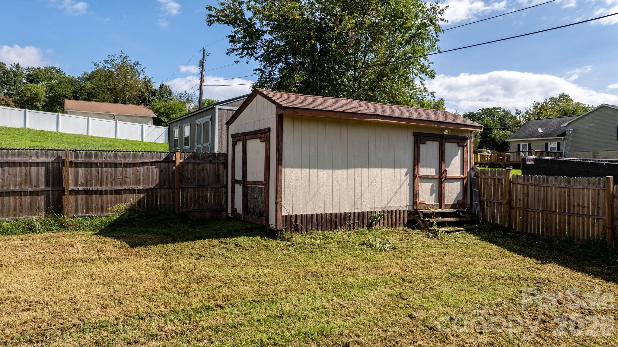 804 Southside Court Property Photo 27