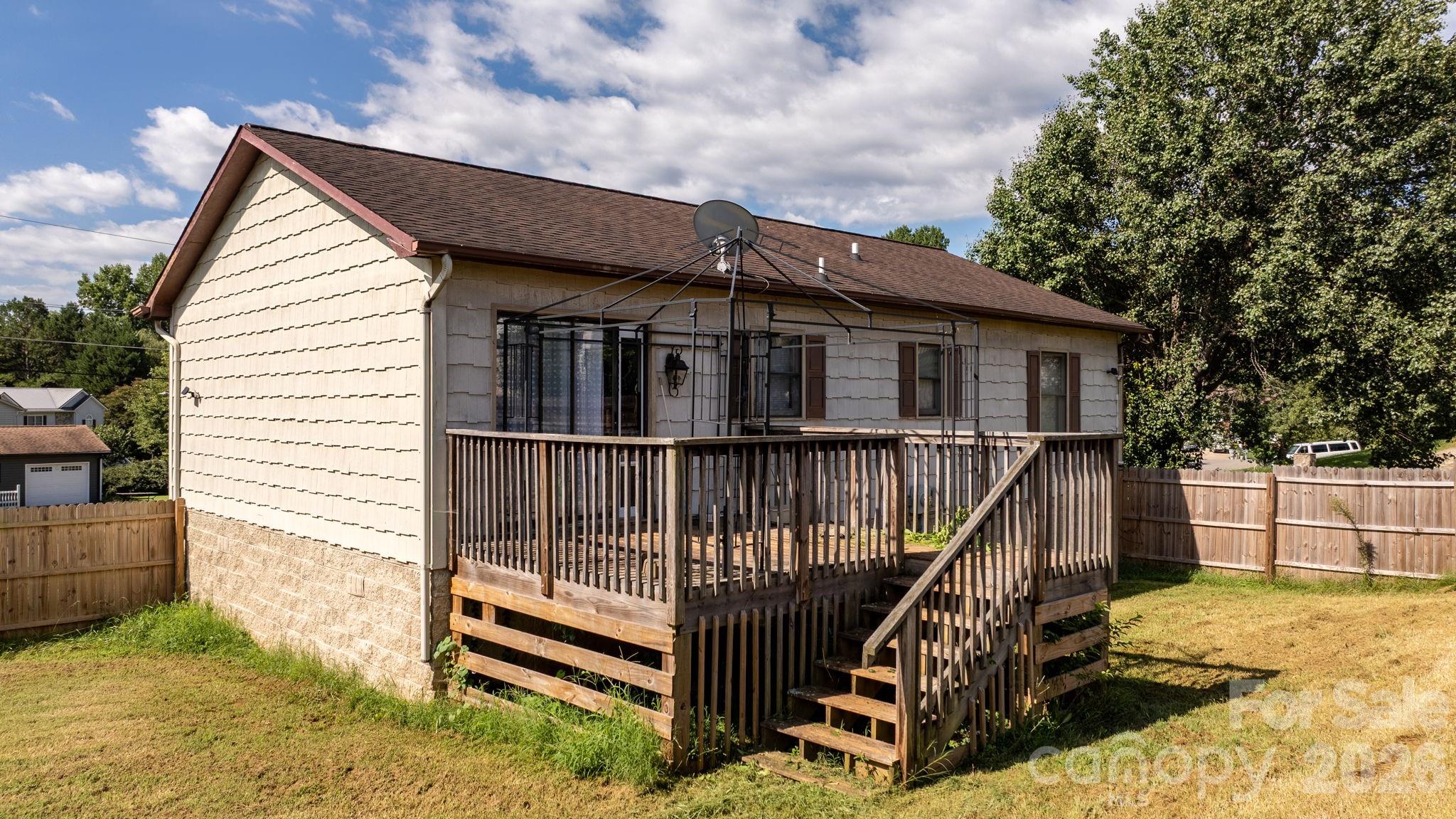 804 Southside Court Property Photo 28