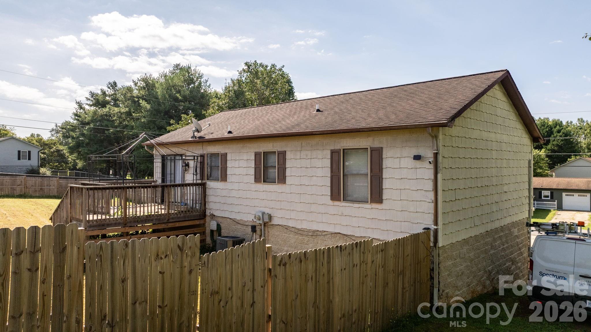 804 Southside Court Property Photo 29