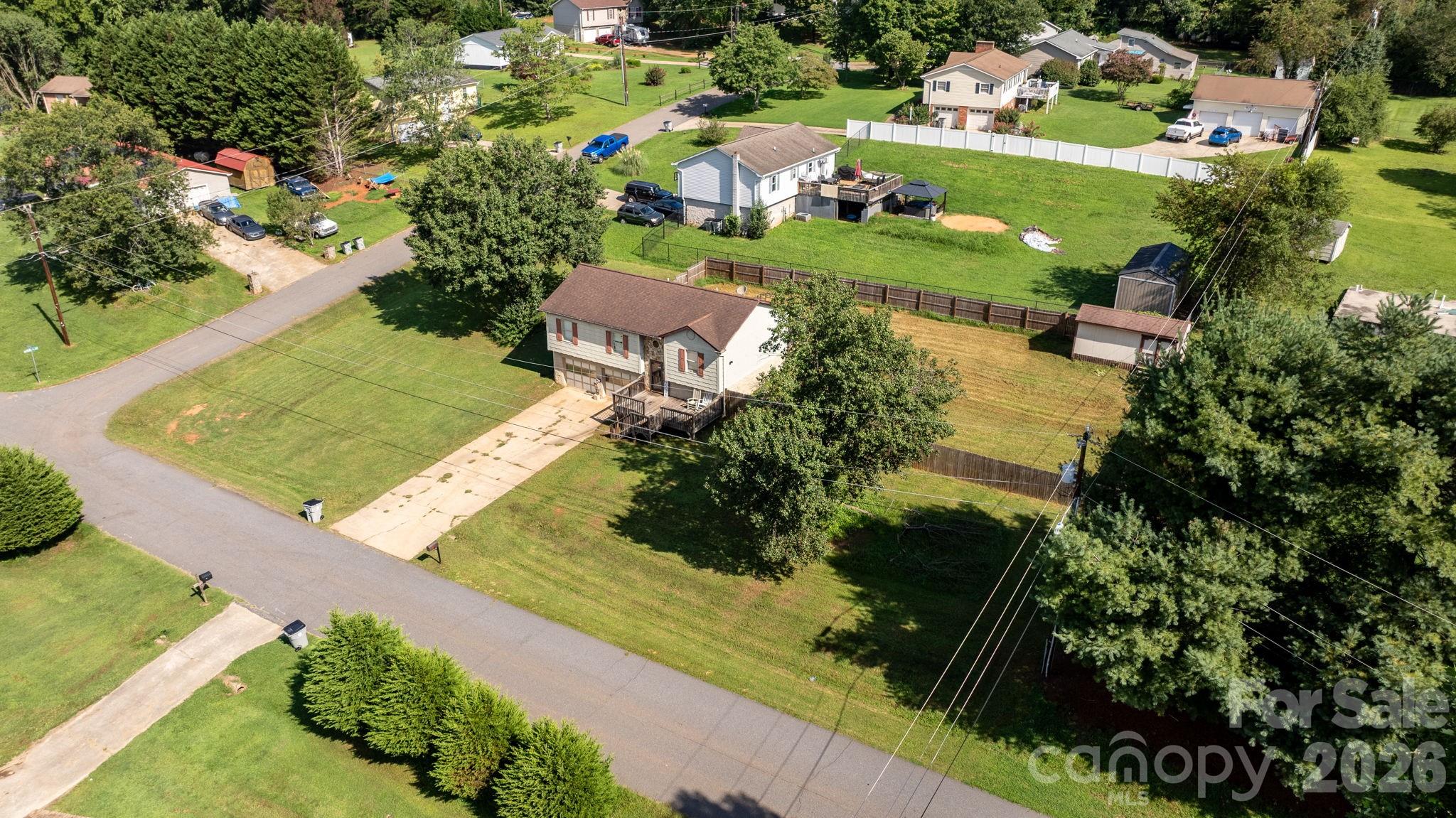 804 Southside Court Property Photo 34