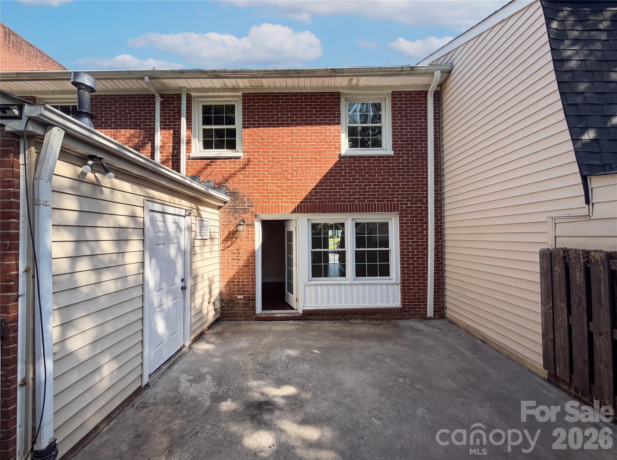 8042 Regent Park Lane Property Photo 2