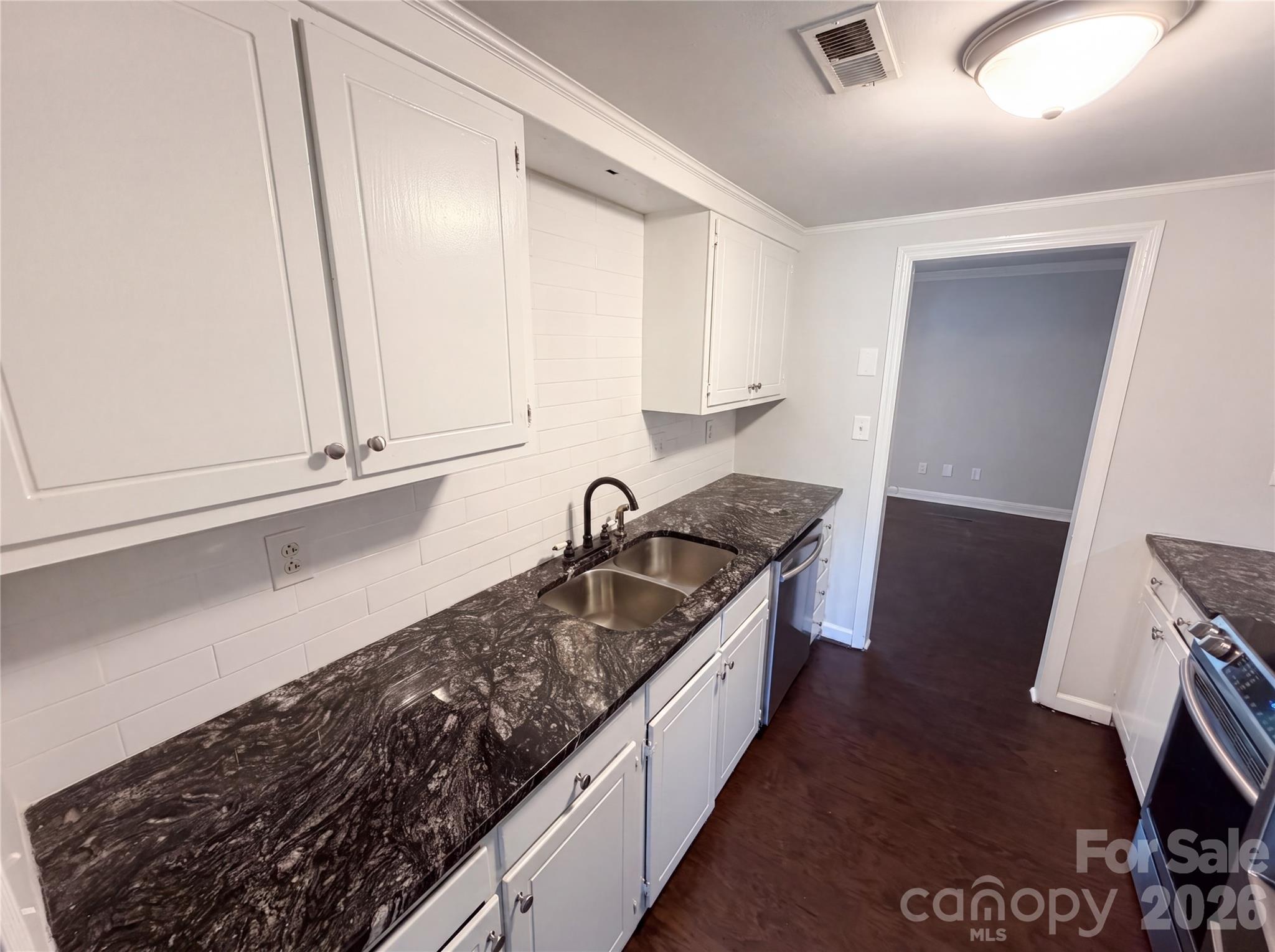 8042 Regent Park Lane Property Photo 8