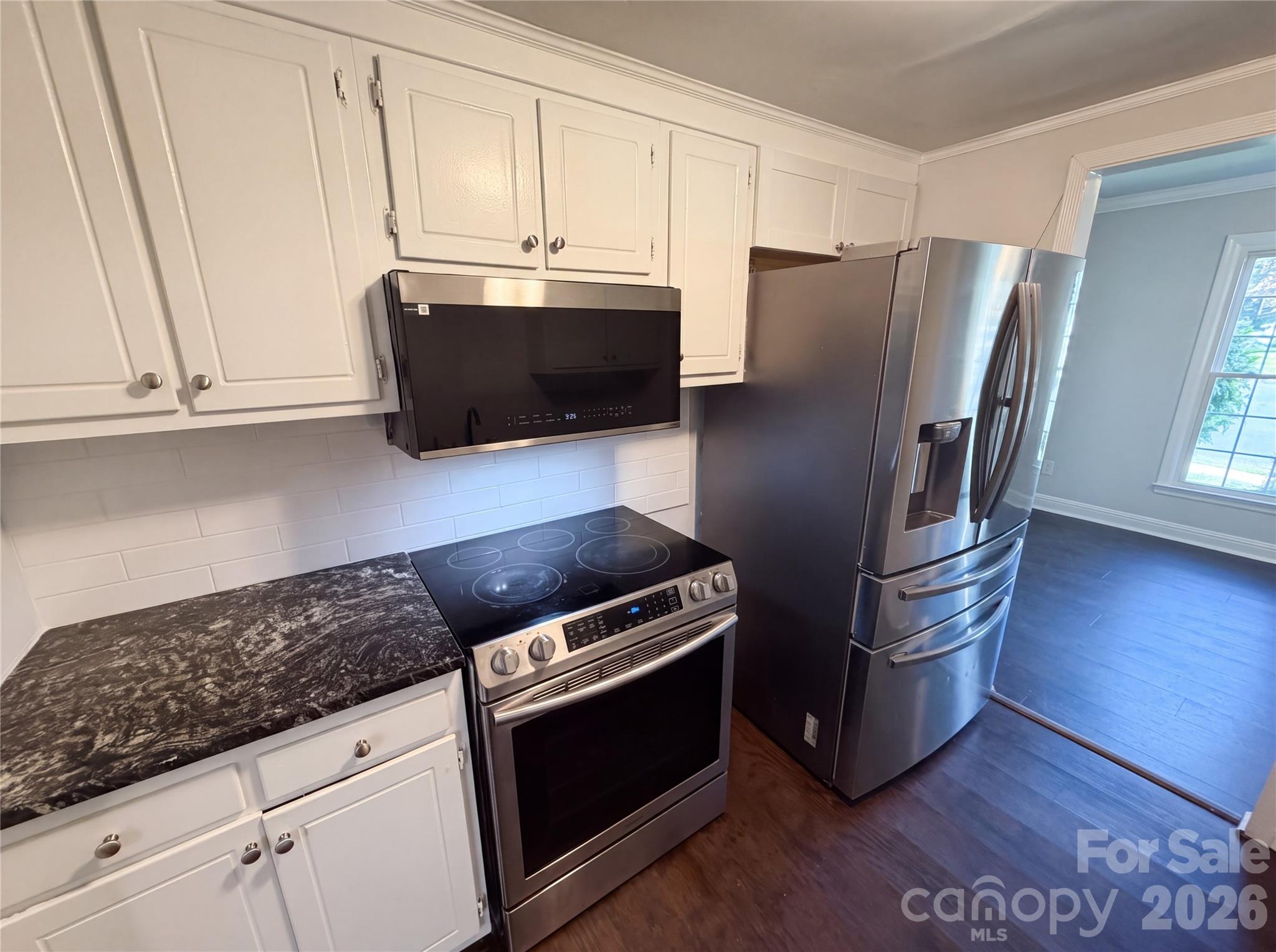 8042 Regent Park Lane Property Photo 9