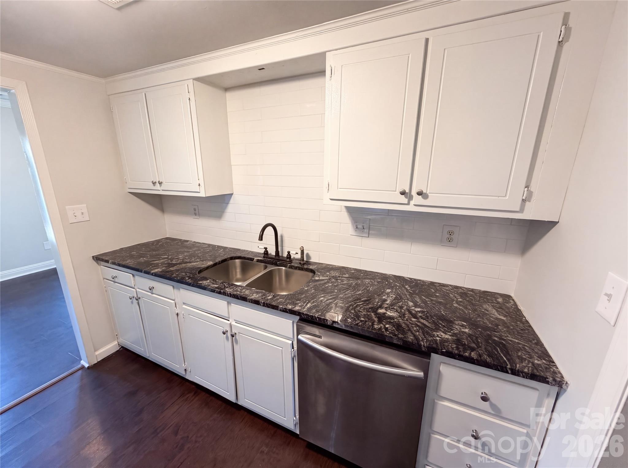 8042 Regent Park Lane Property Photo 10