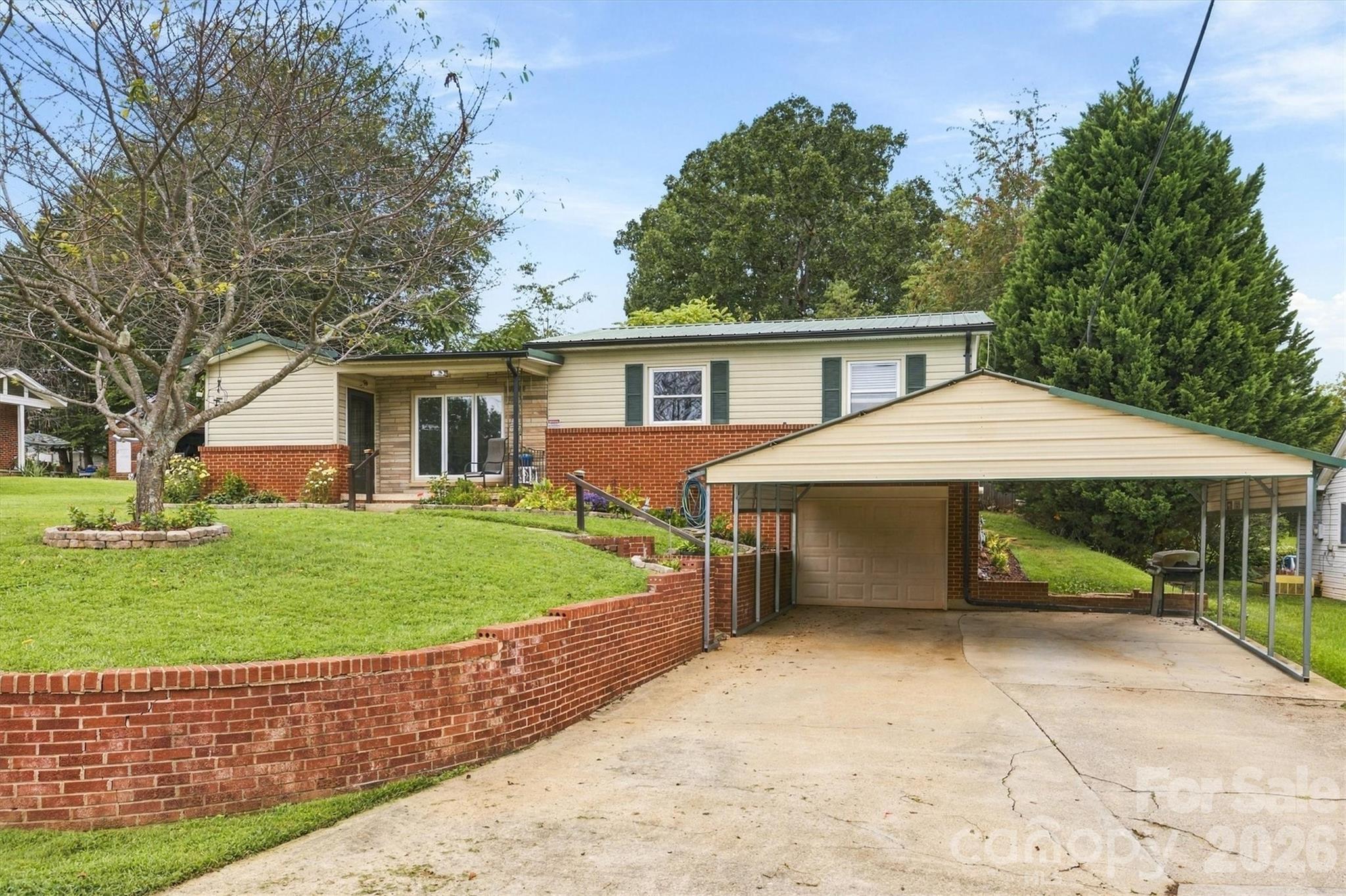 316 Hibriten Drive Property Photo 1